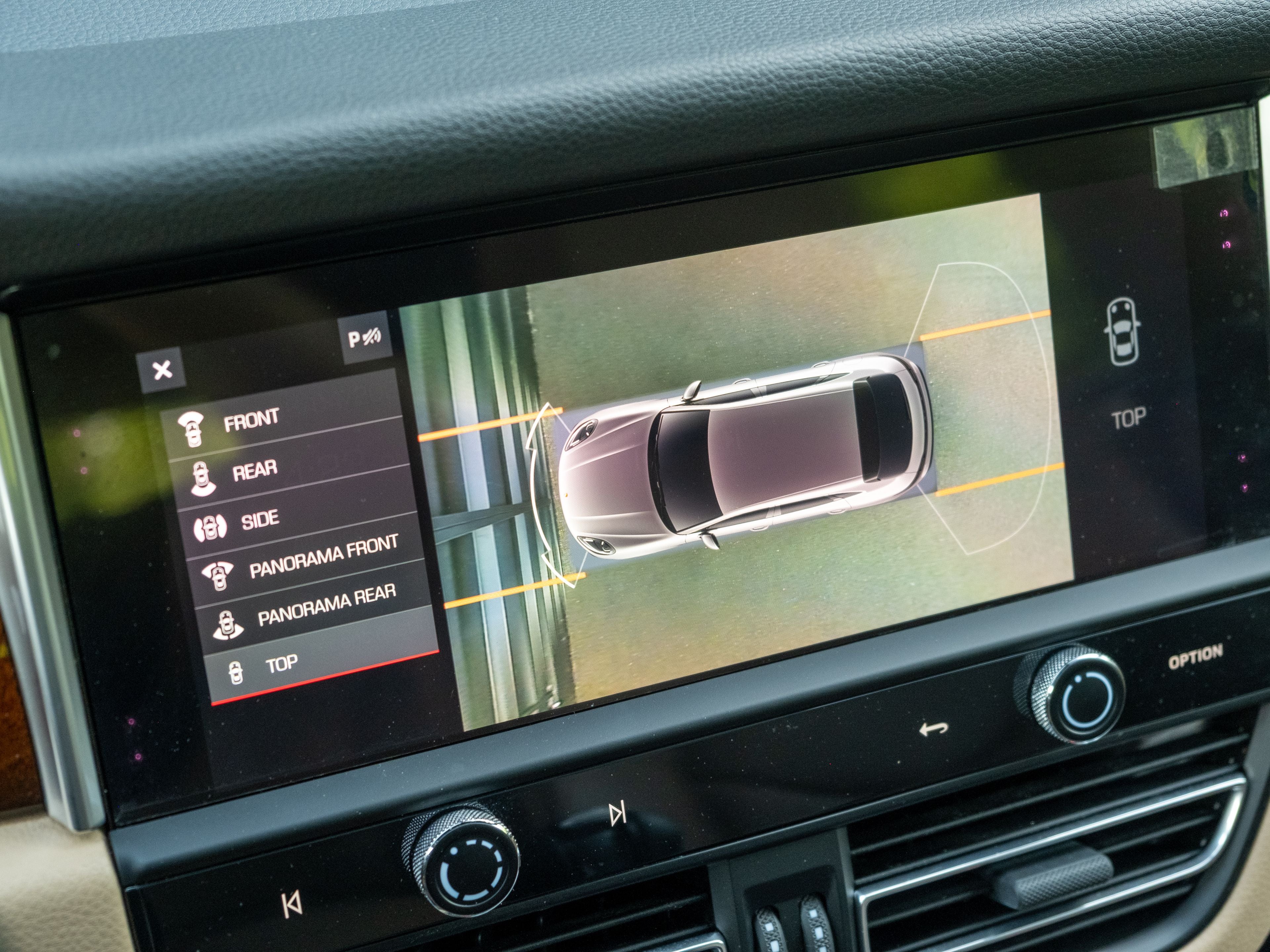2022 Porsche Macan Base