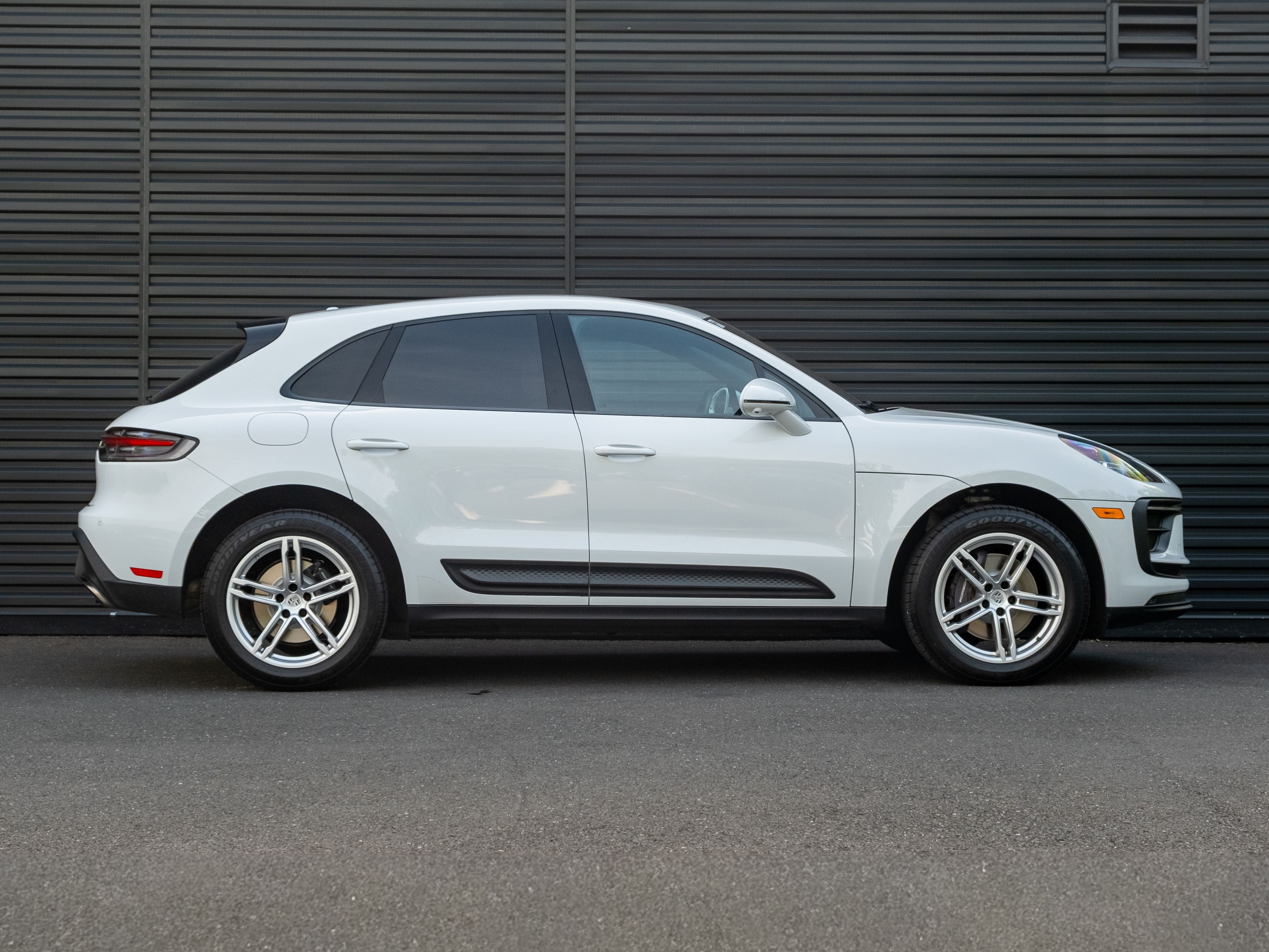 2022 Porsche Macan Base