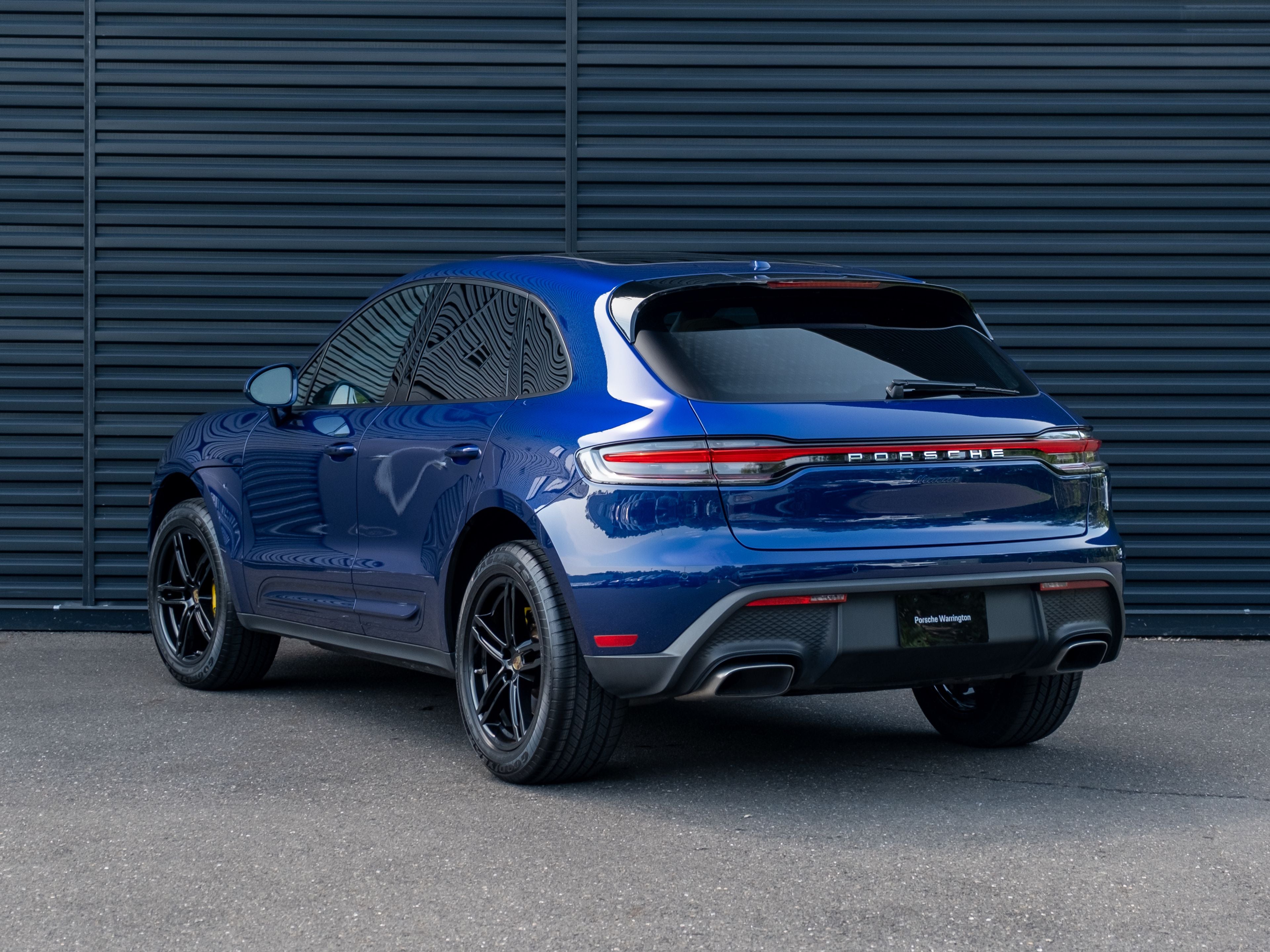 2023 Porsche Macan Base