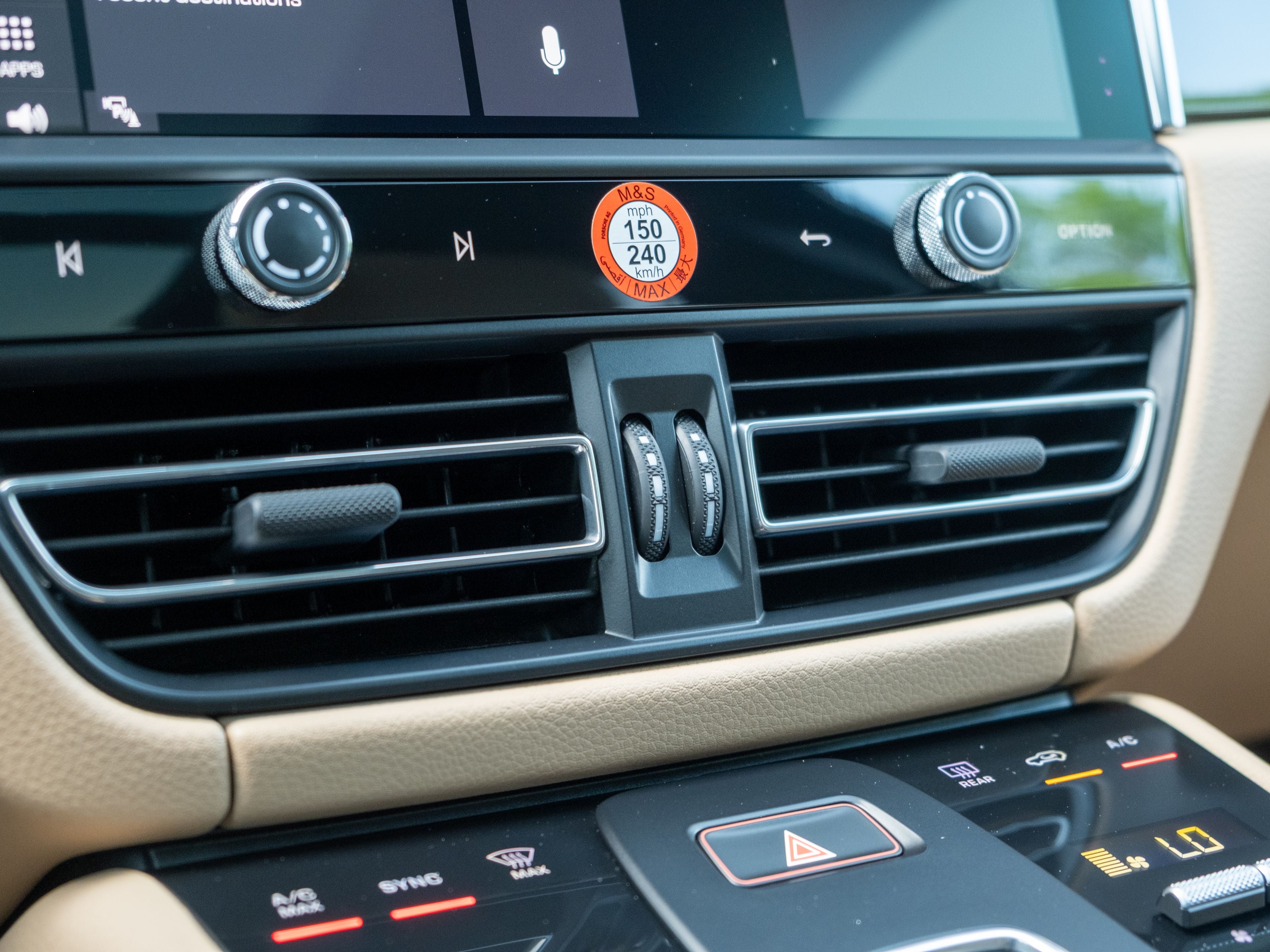 2023 Porsche Macan Base