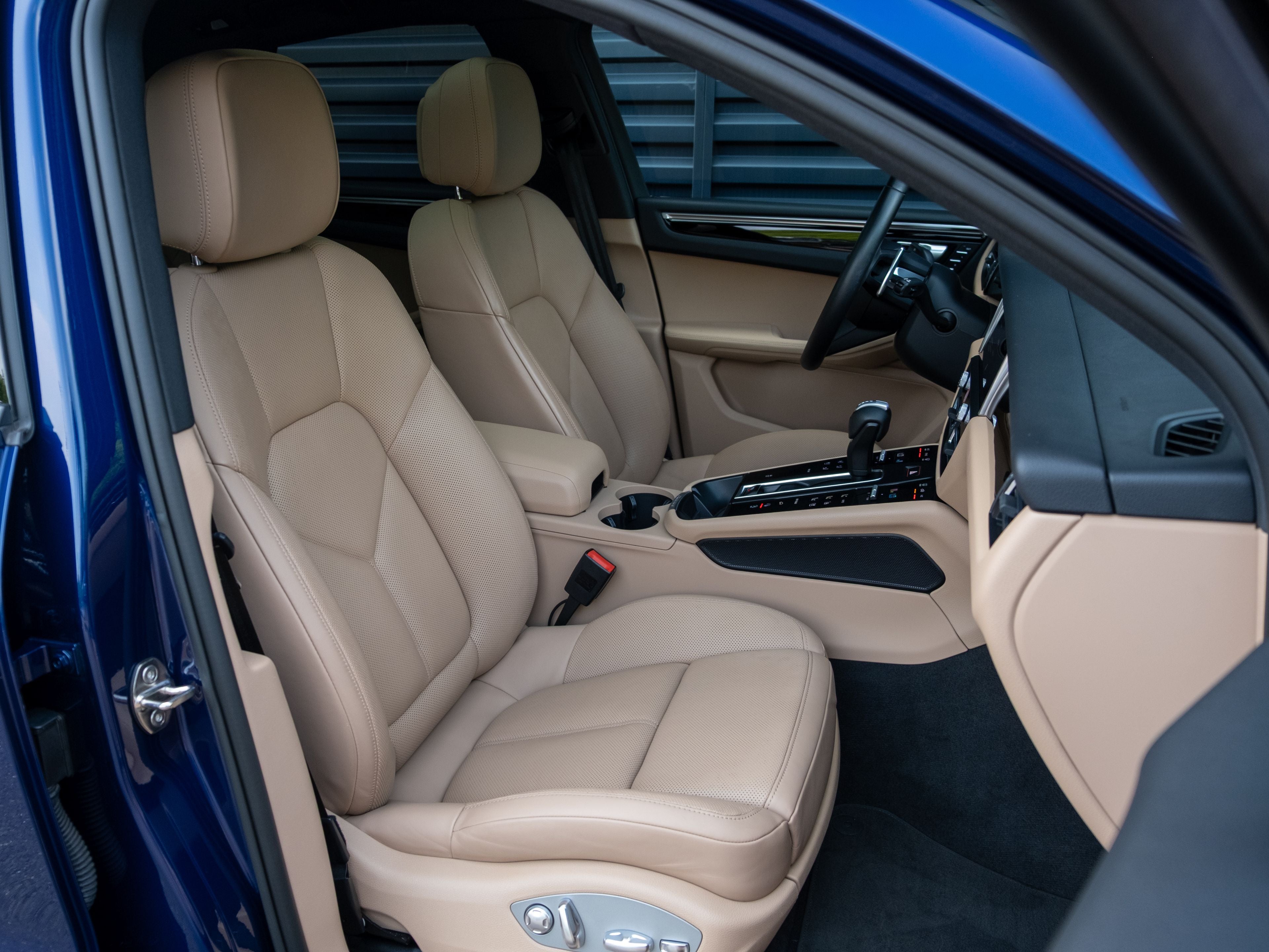 2023 Porsche Macan Base