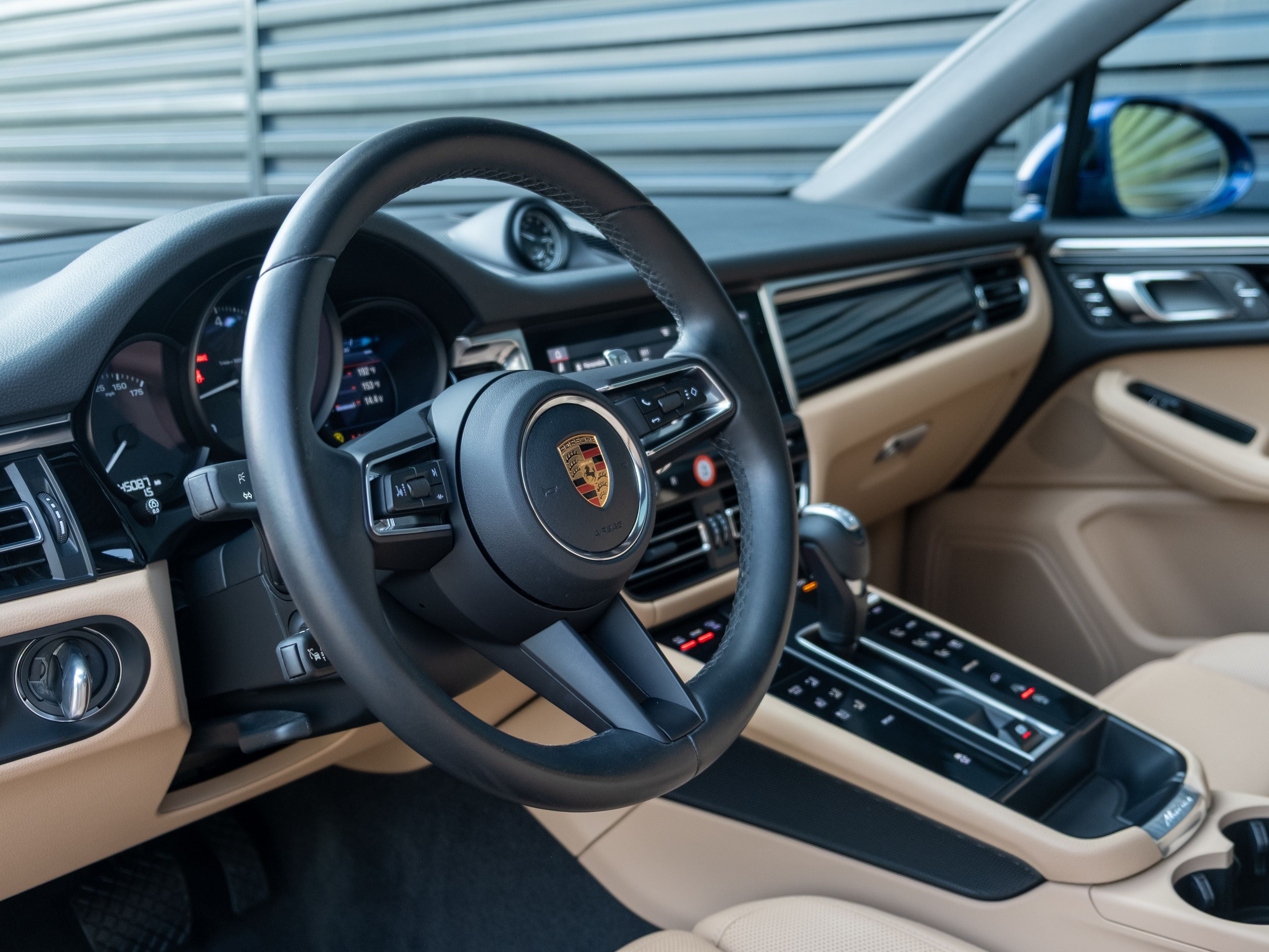 2023 Porsche Macan Base