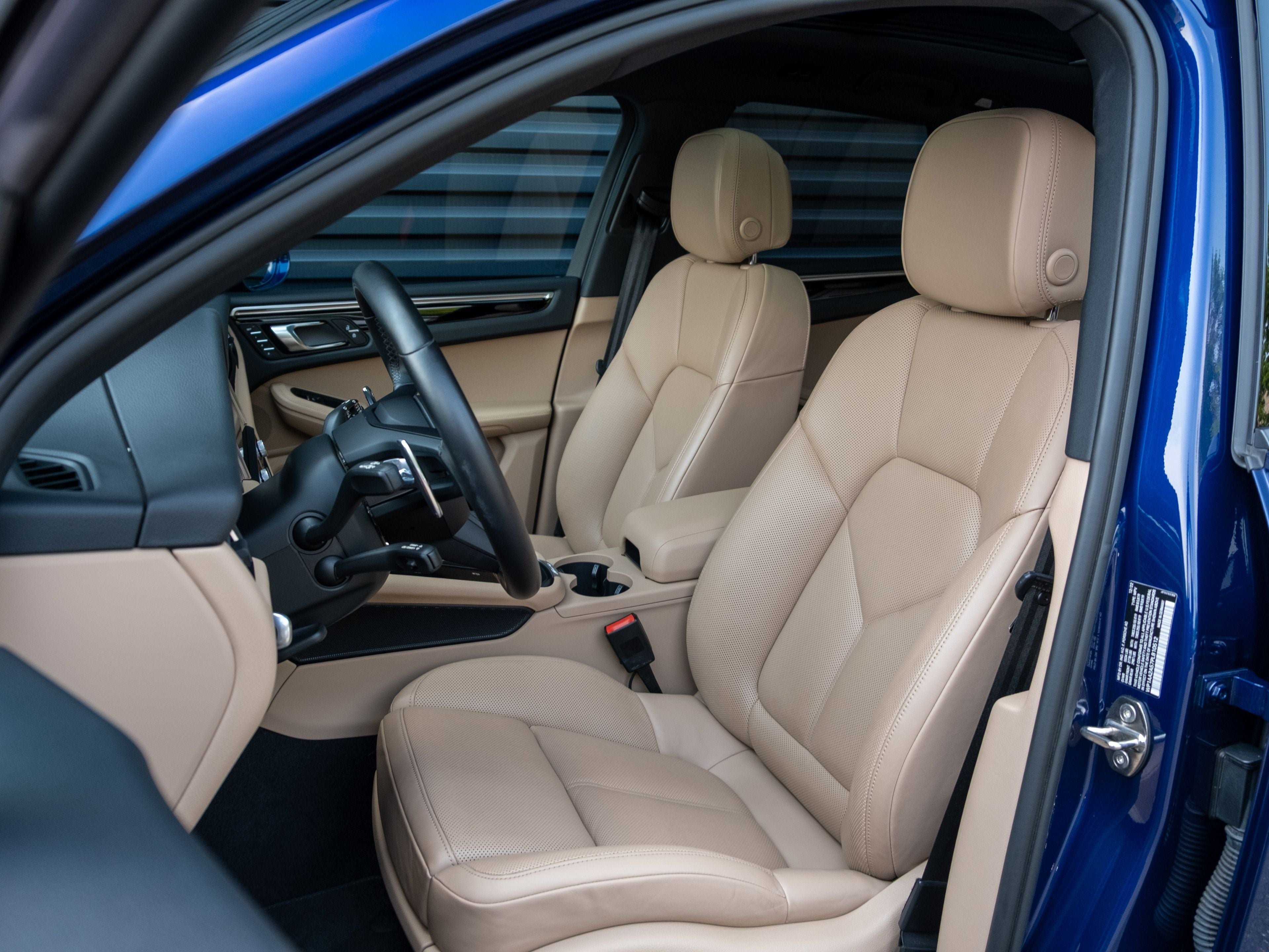 2023 Porsche Macan Base