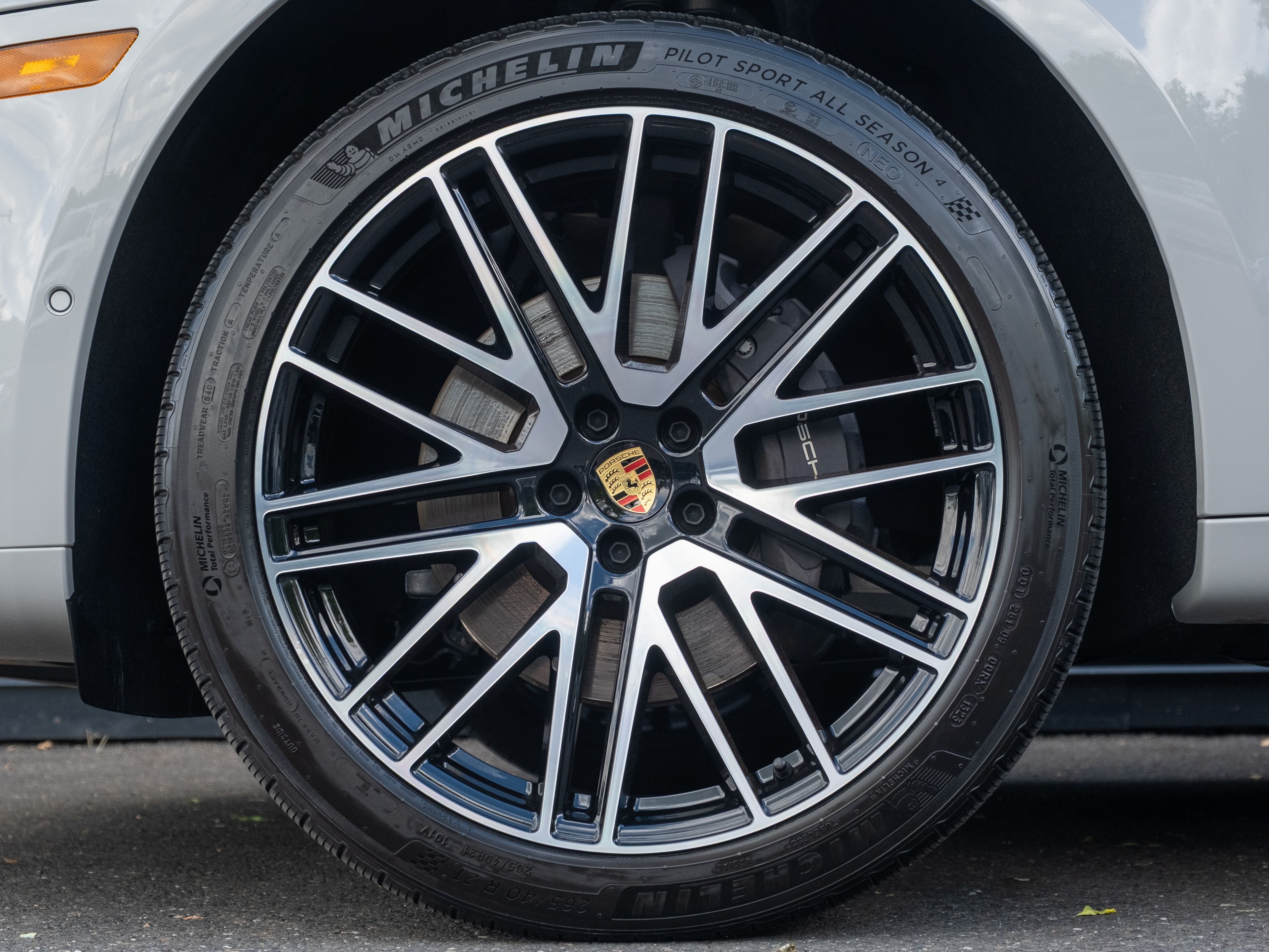 2023 Porsche Macan T