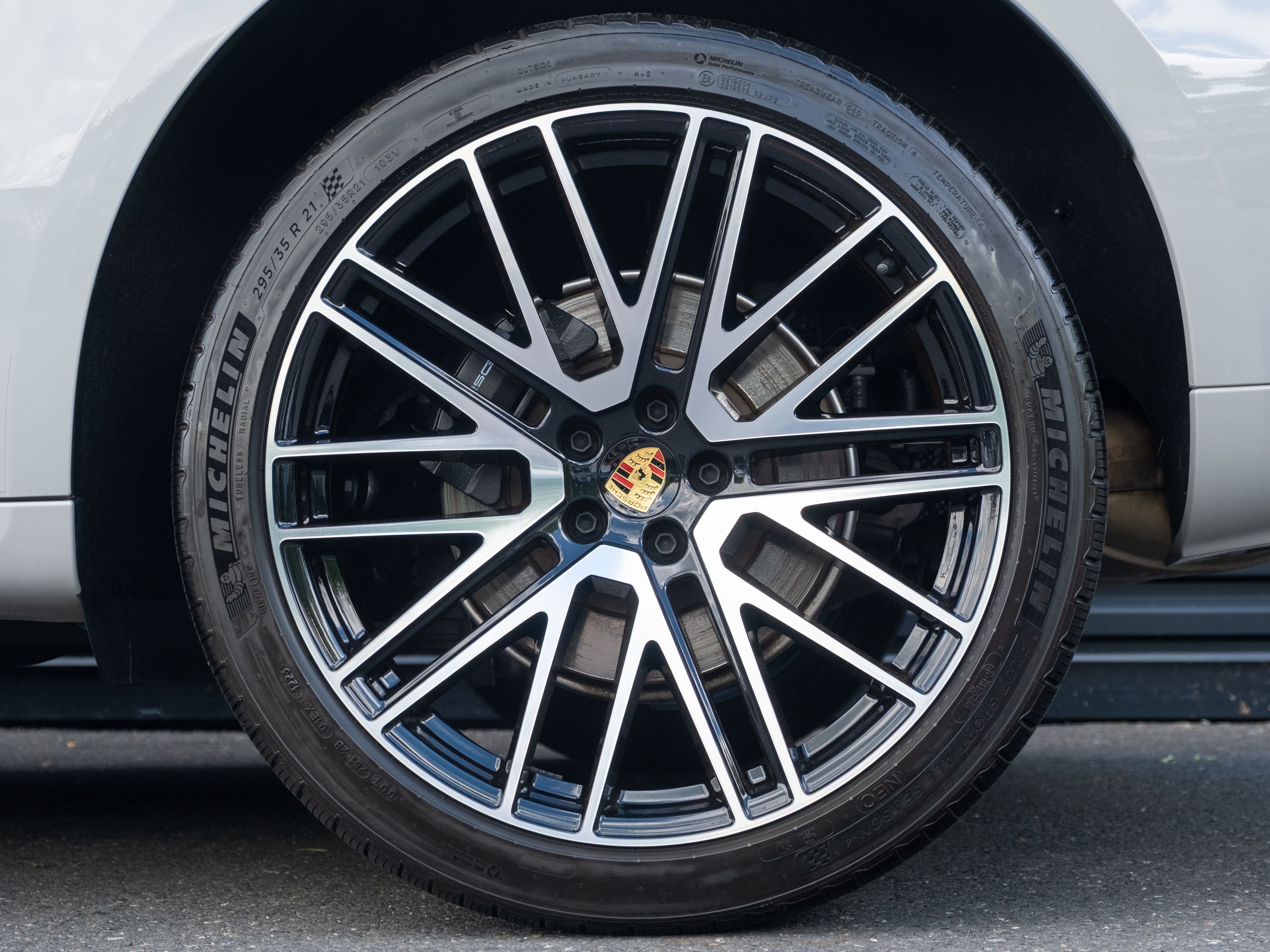 2023 Porsche Macan T