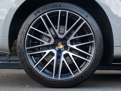 2023 Porsche Macan T