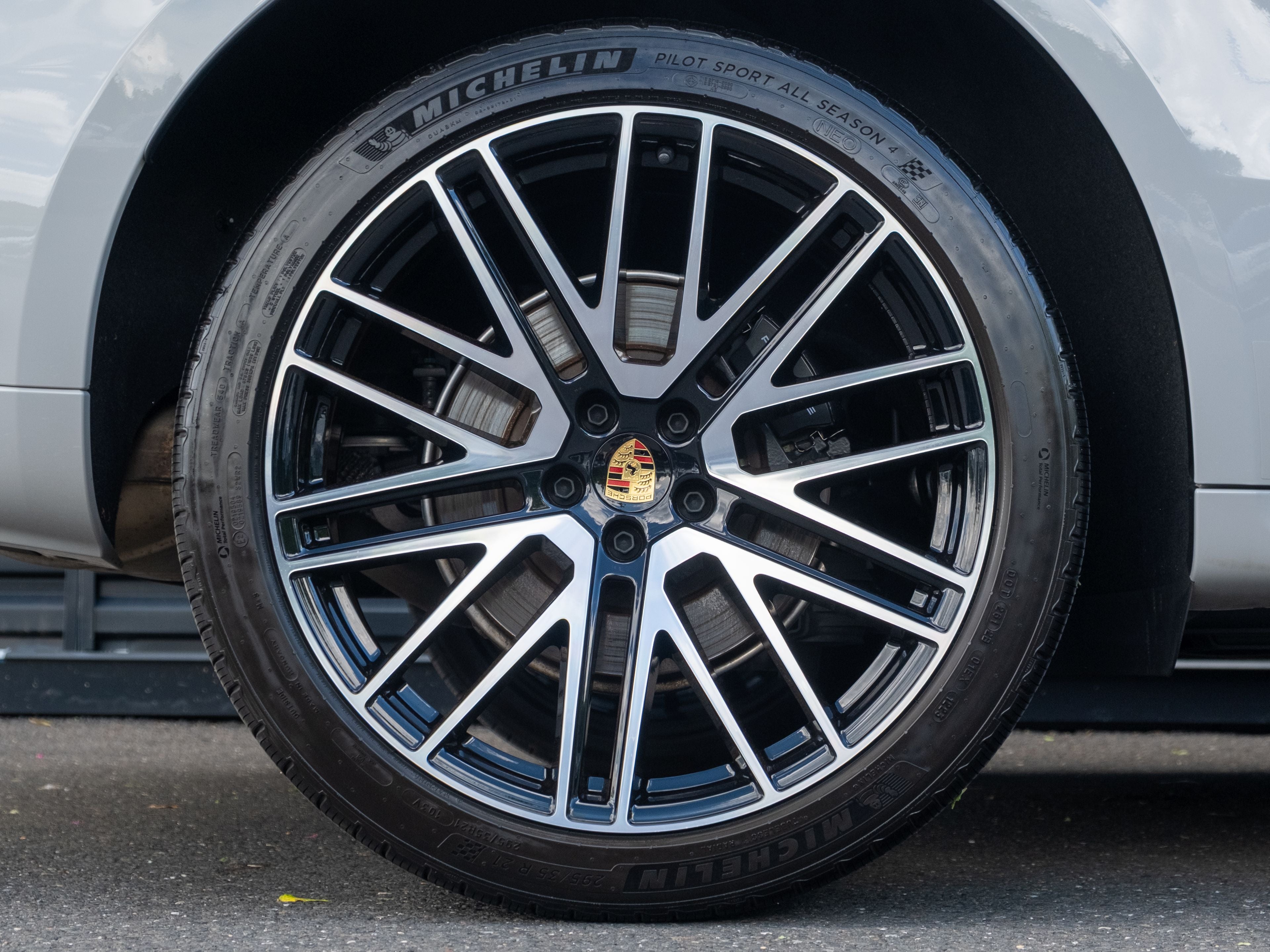 2023 Porsche Macan T