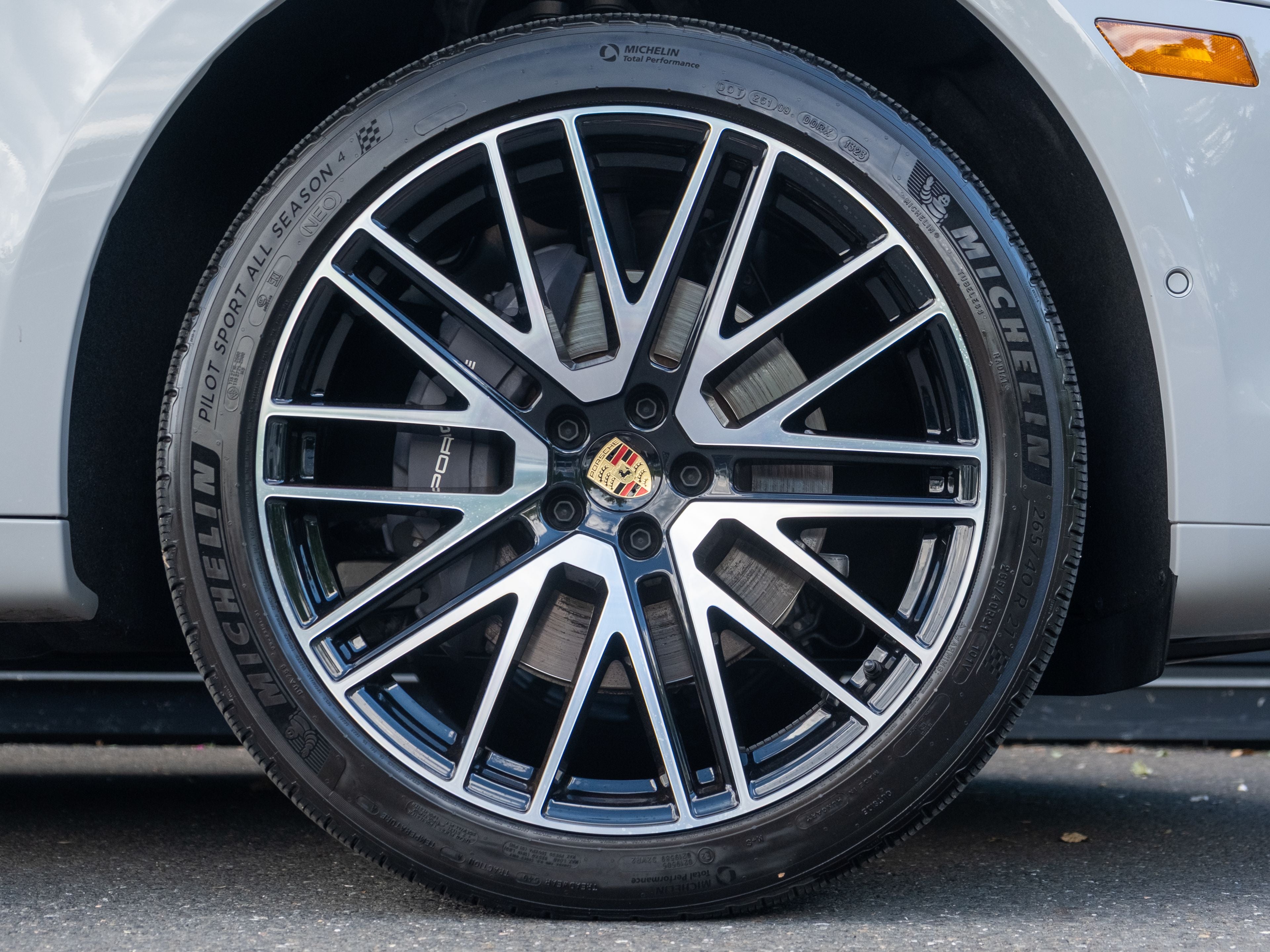 2023 Porsche Macan T