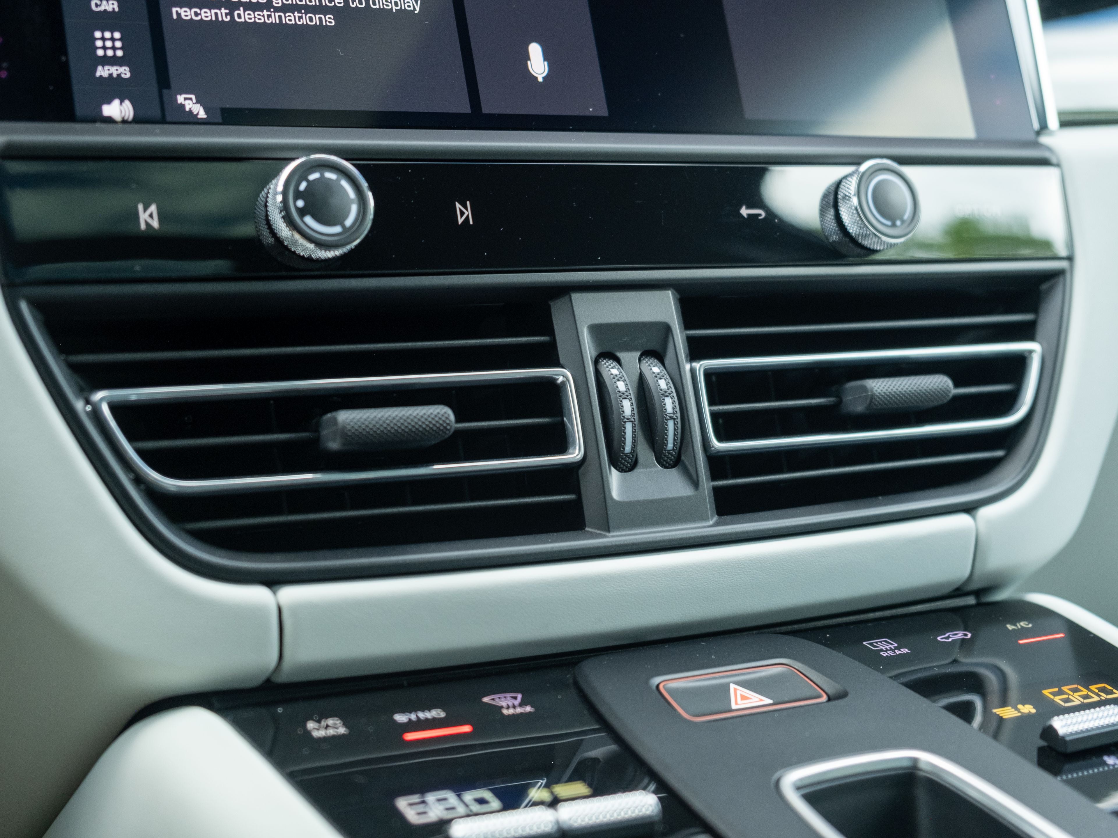 2023 Porsche Macan T