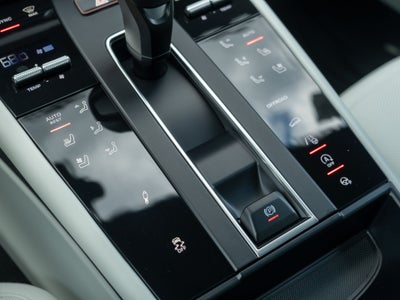 2023 Porsche Macan T
