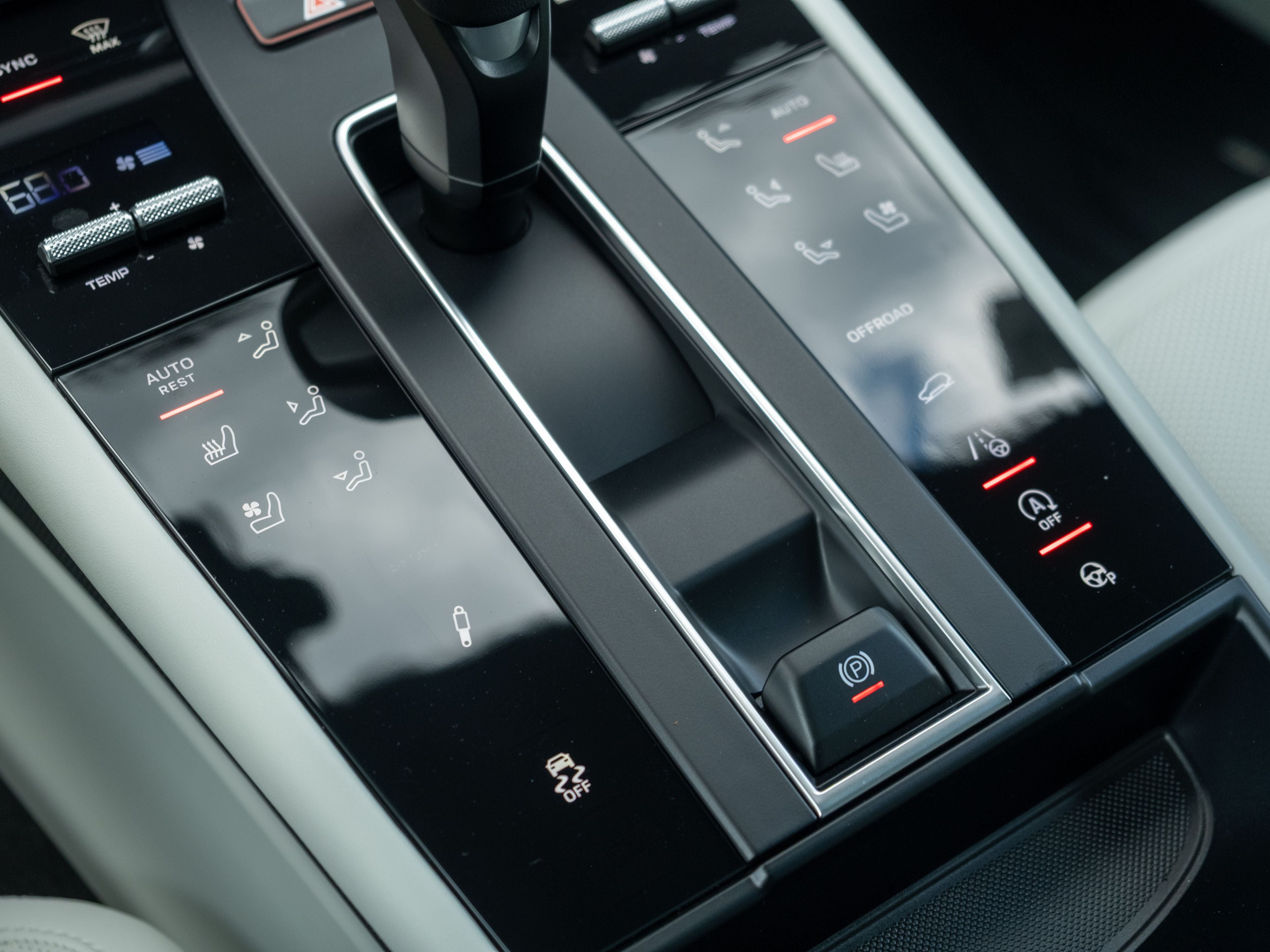 2023 Porsche Macan T