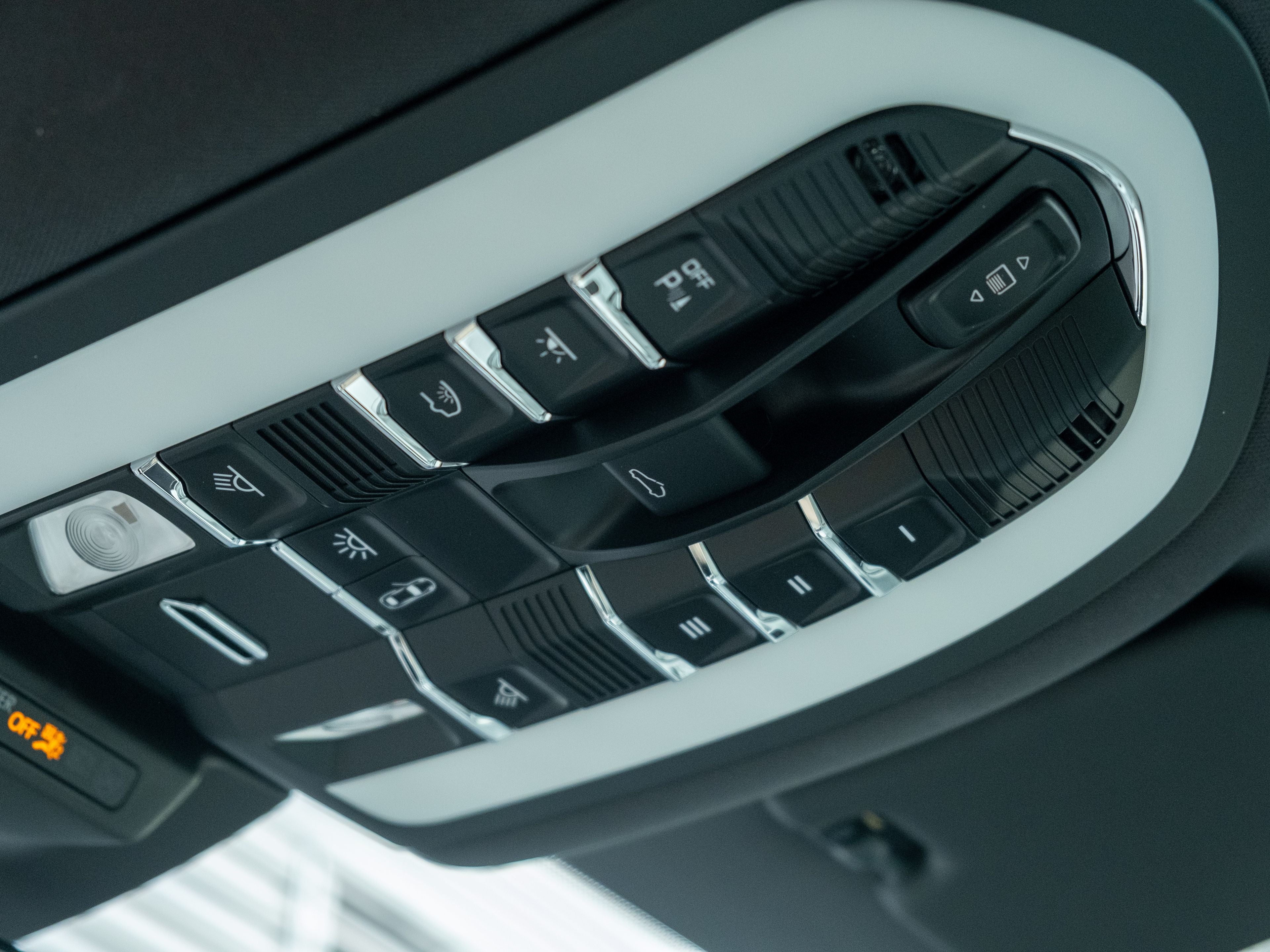 2023 Porsche Macan T