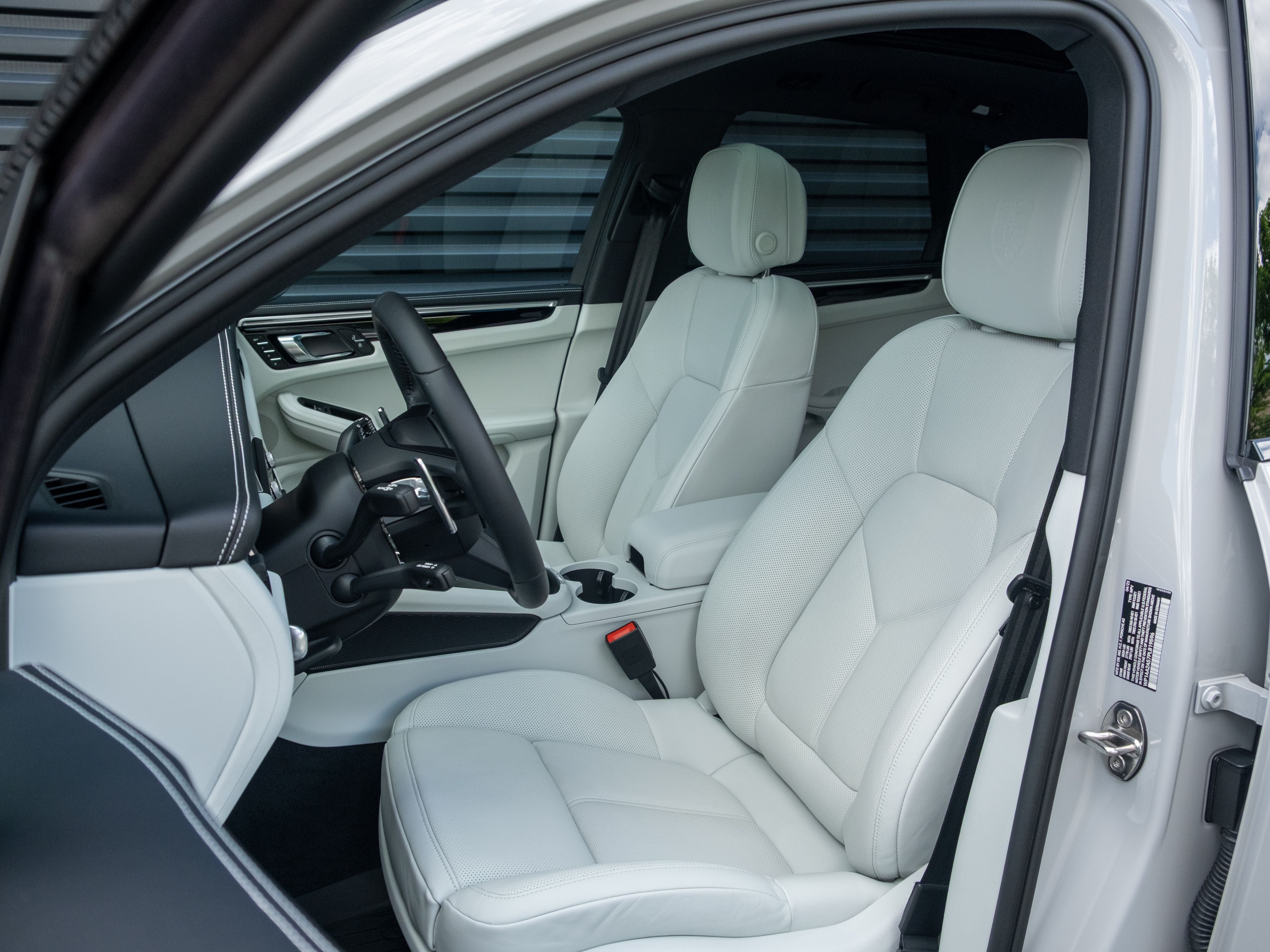 2023 Porsche Macan T