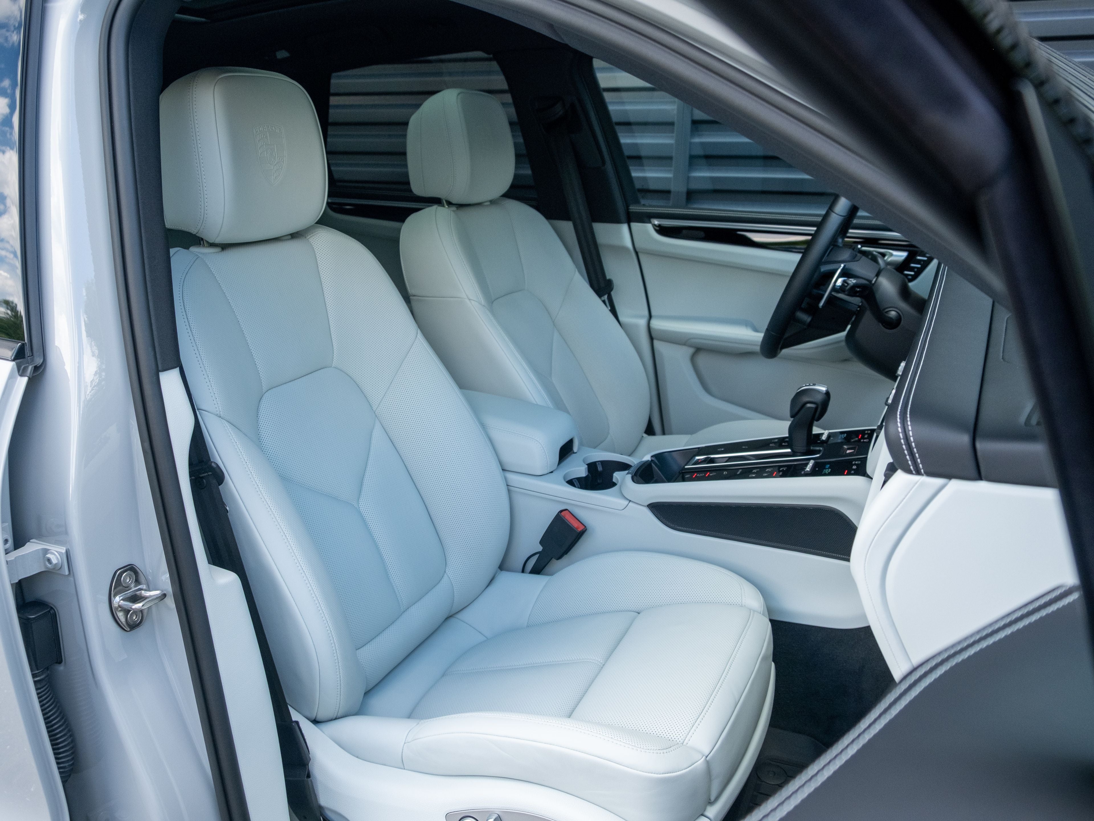 2023 Porsche Macan T