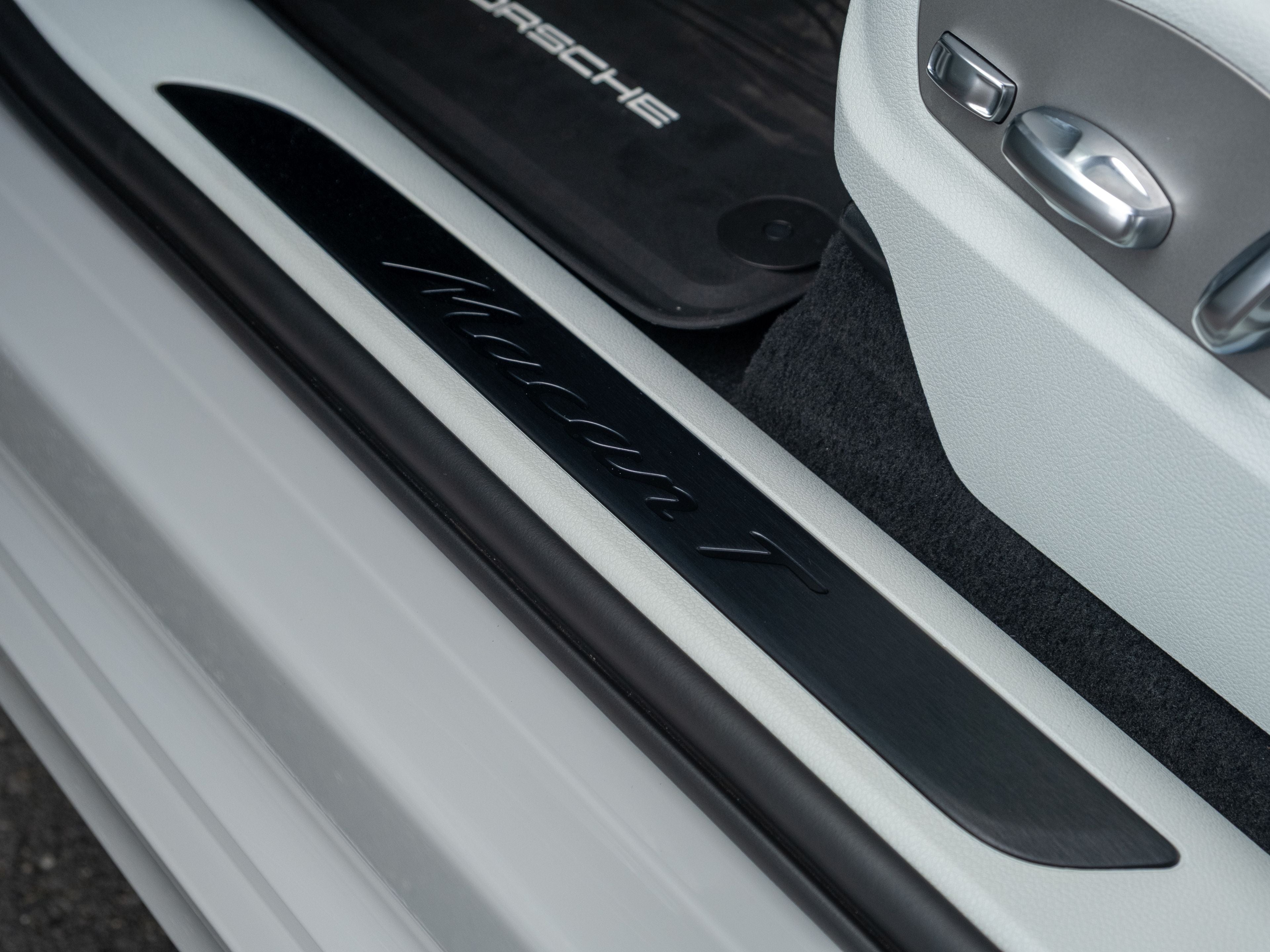 2023 Porsche Macan T
