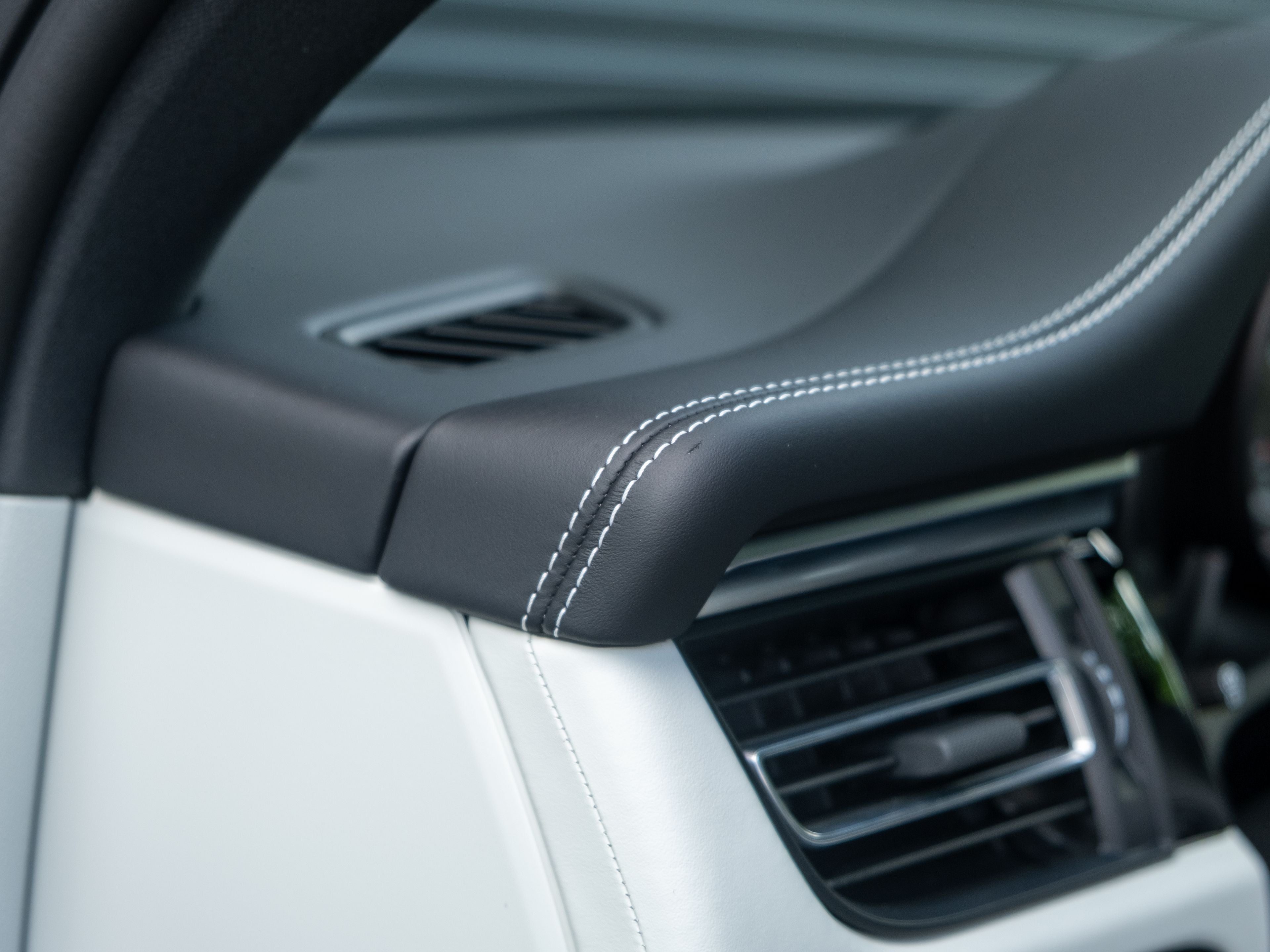 2023 Porsche Macan T