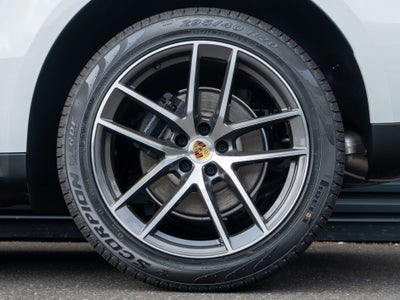 2026 Porsche Macan Base