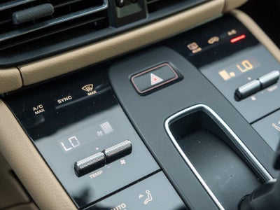 2022 Porsche Macan Base