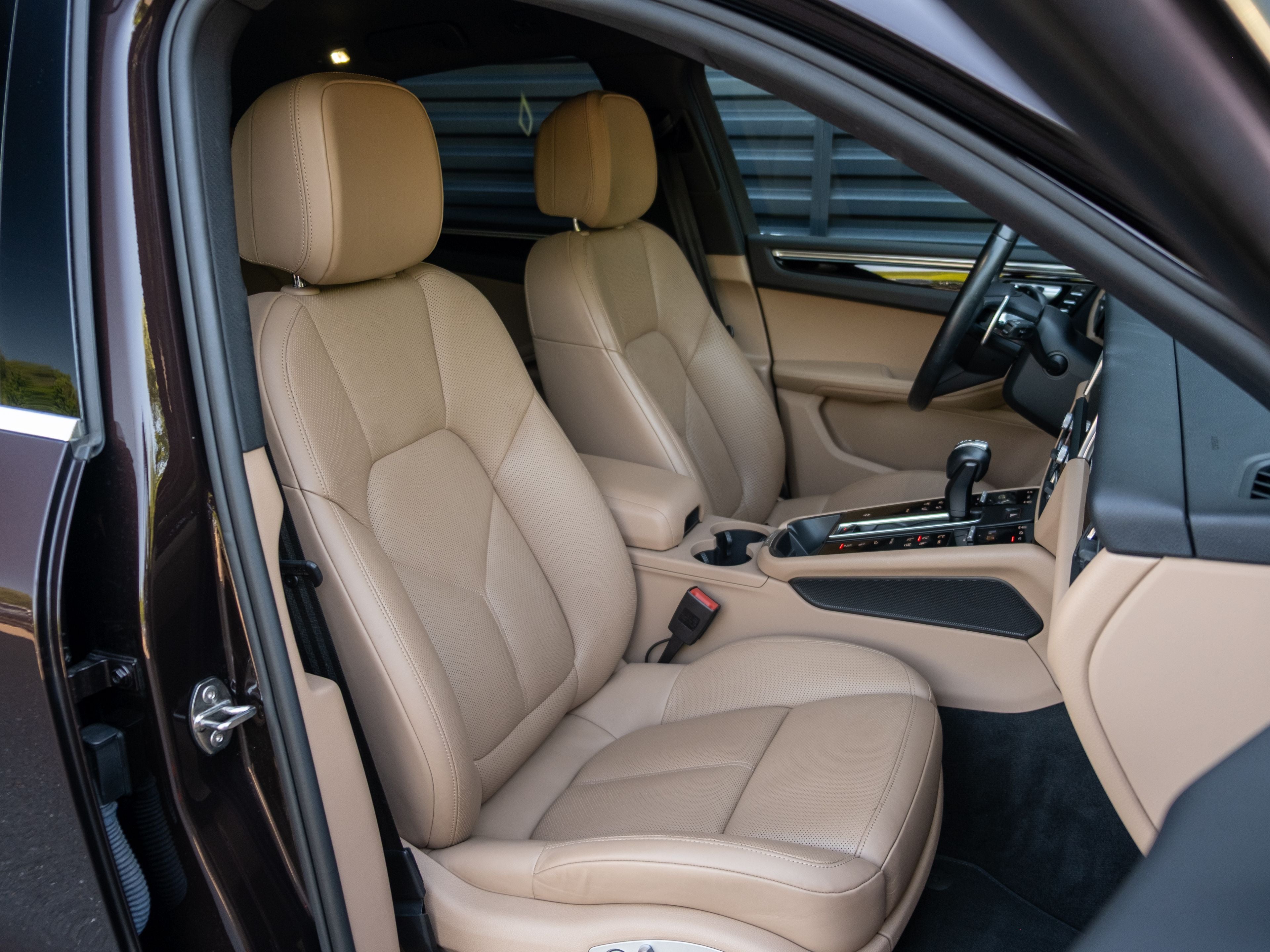 2022 Porsche Macan Base