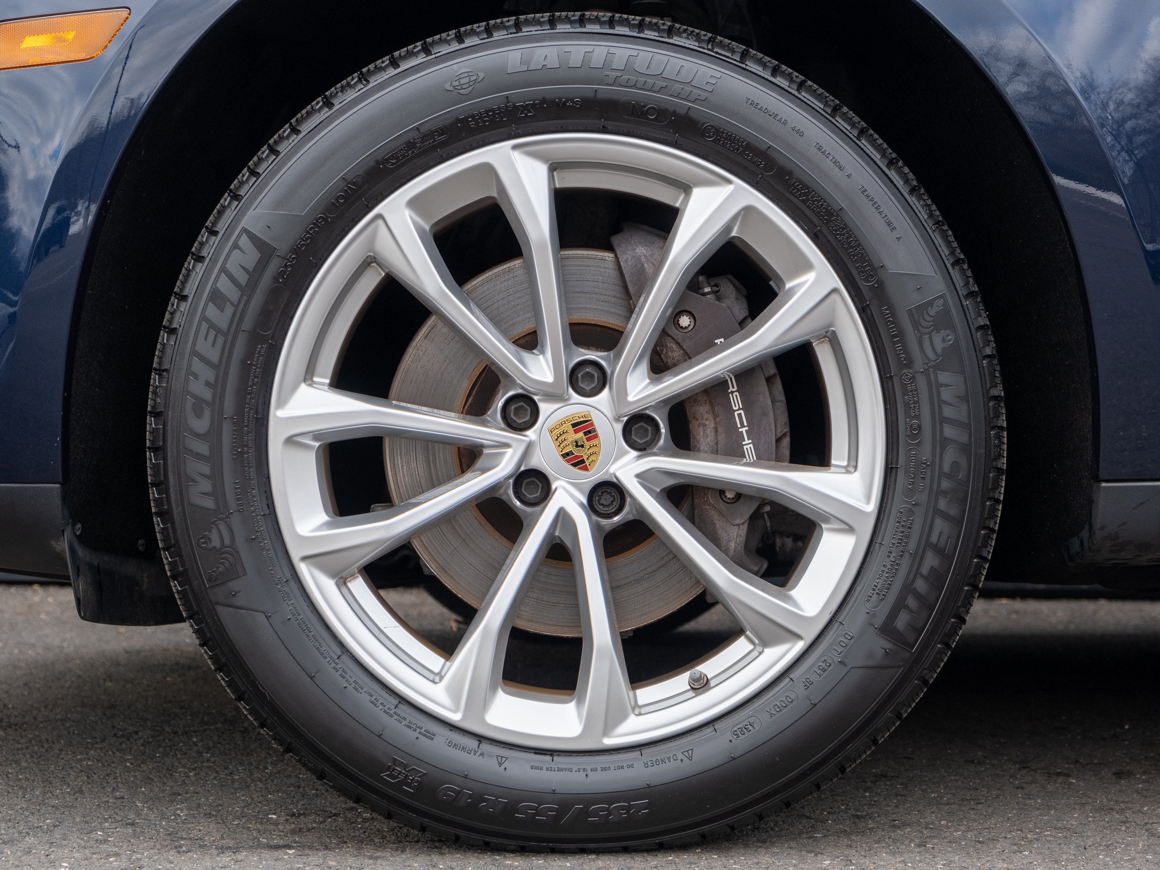 2023 Porsche Macan Base