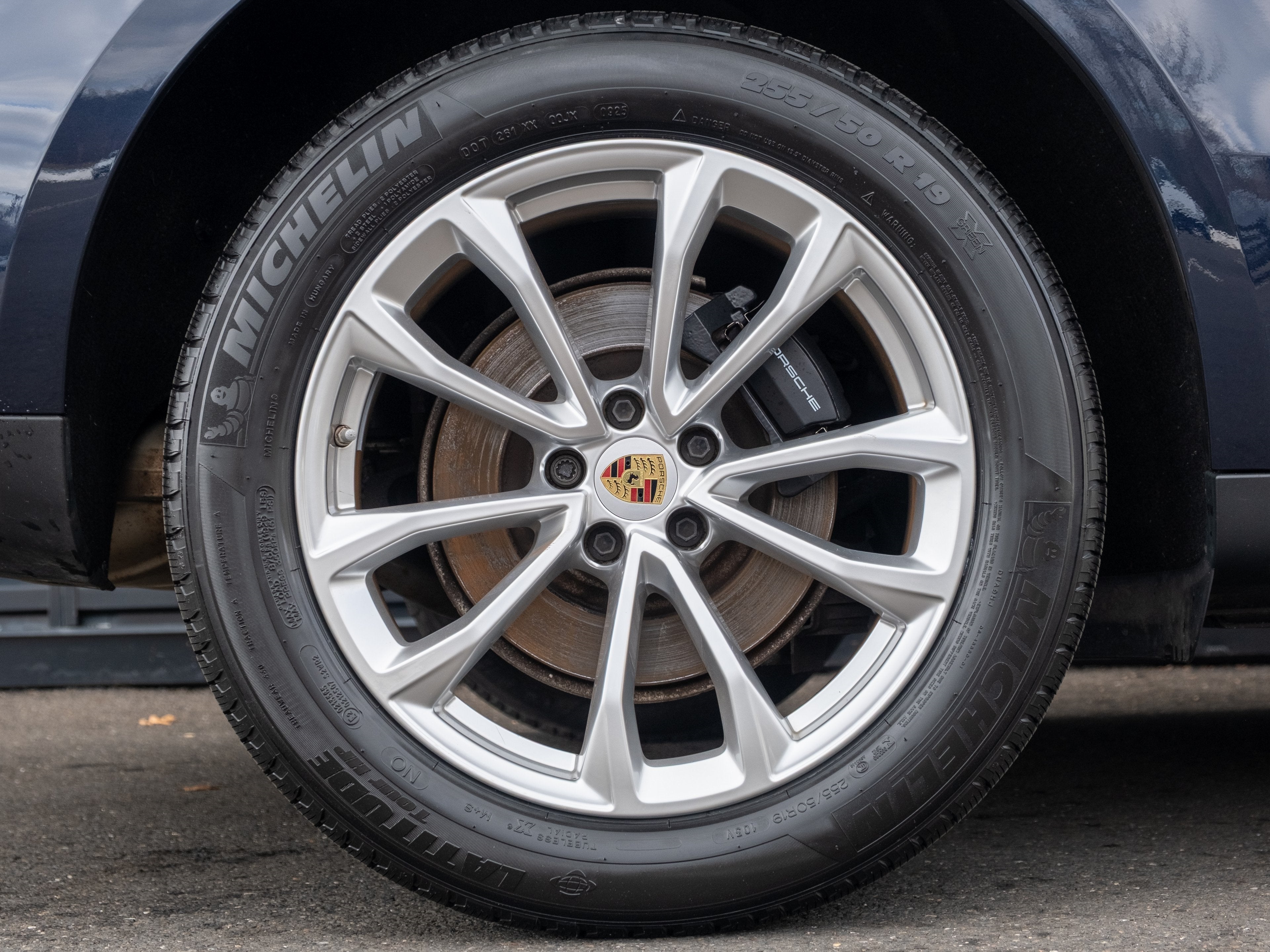 2023 Porsche Macan Base