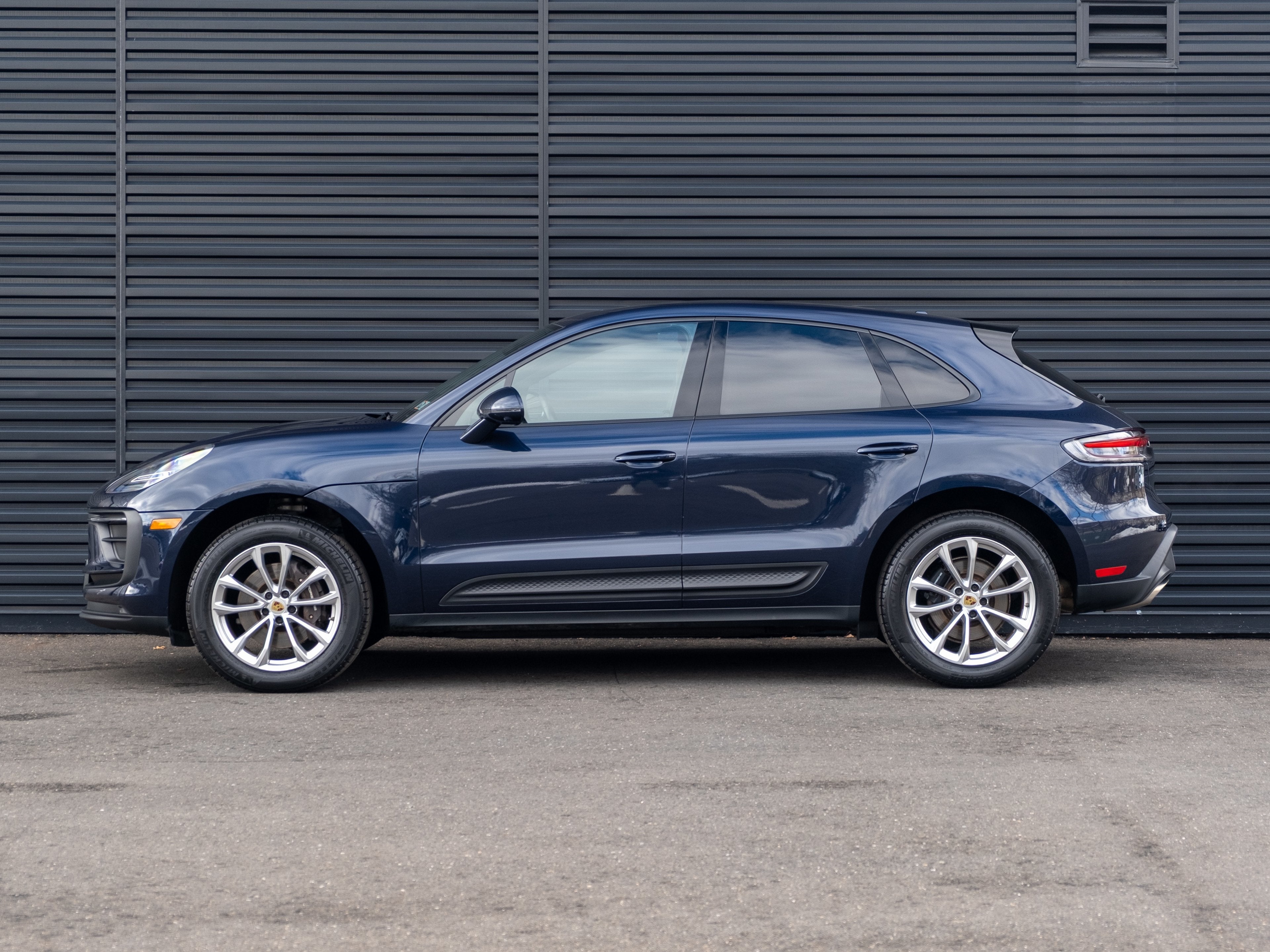 2023 Porsche Macan Base