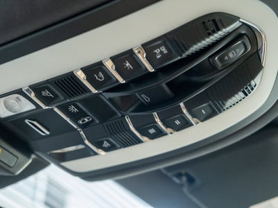 2023 Porsche Macan Base