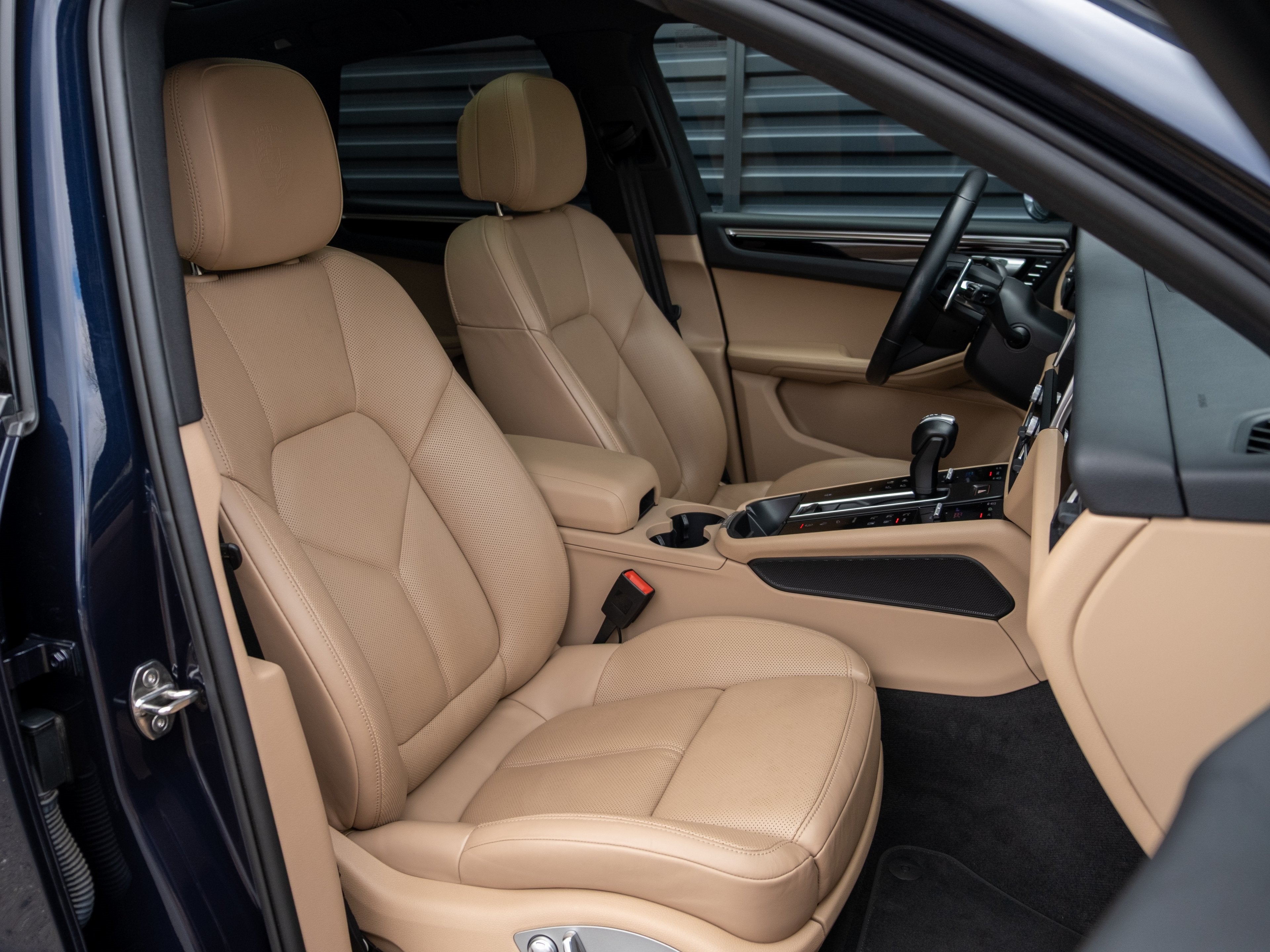 2023 Porsche Macan Base