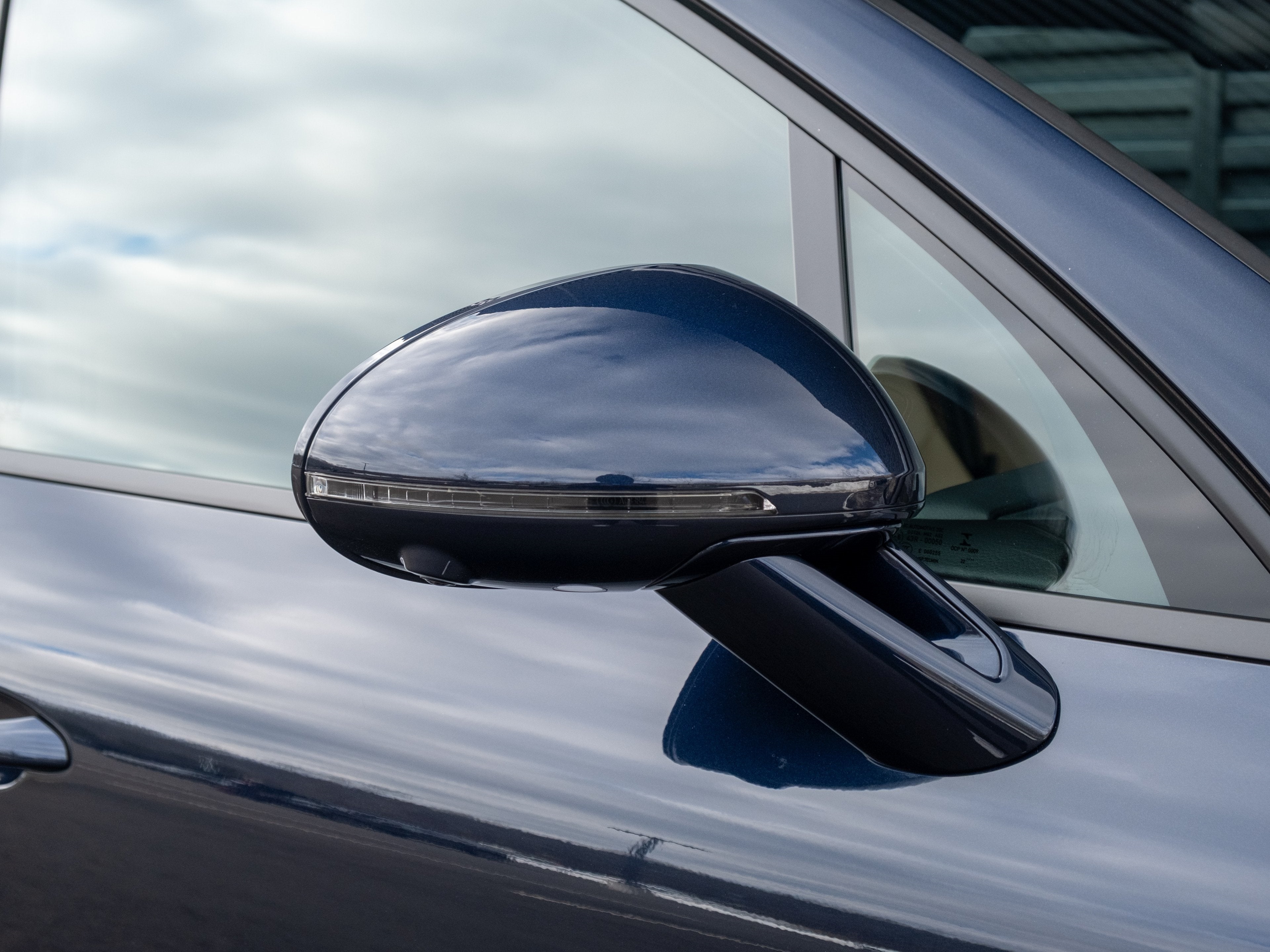 2023 Porsche Macan Base