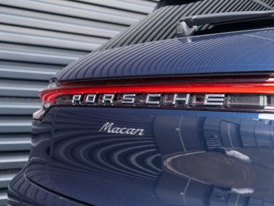 2023 Porsche Macan Base
