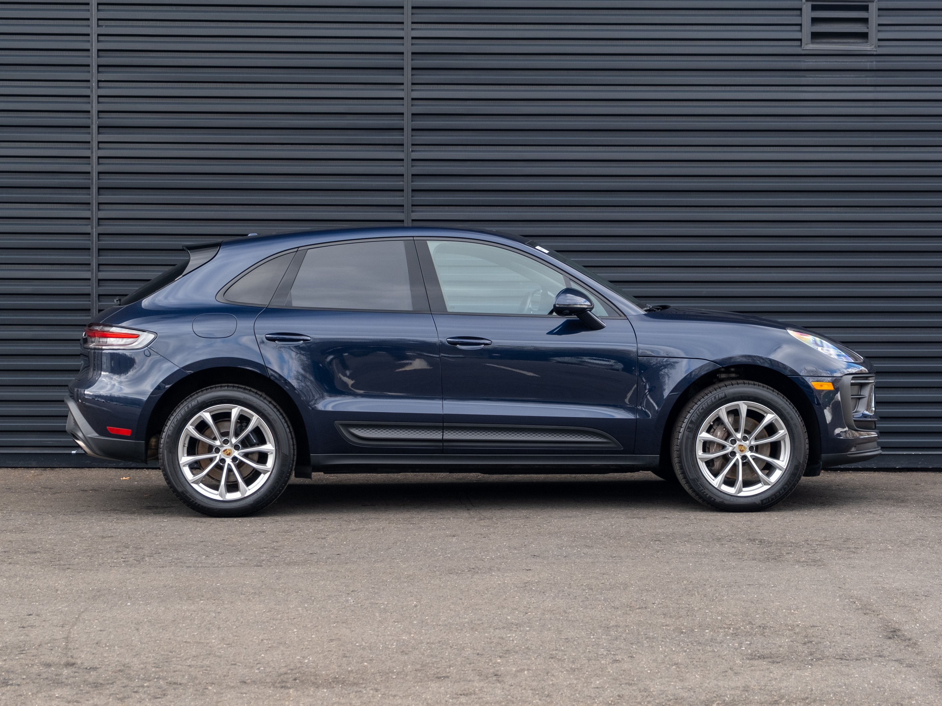 2023 Porsche Macan Base