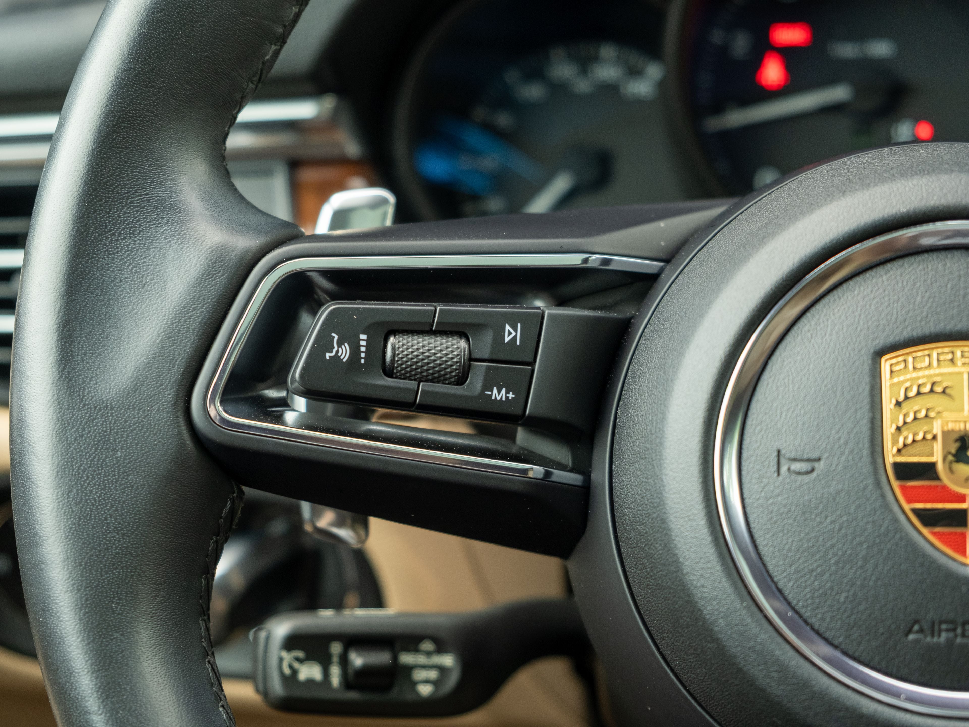 2023 Porsche Macan Base