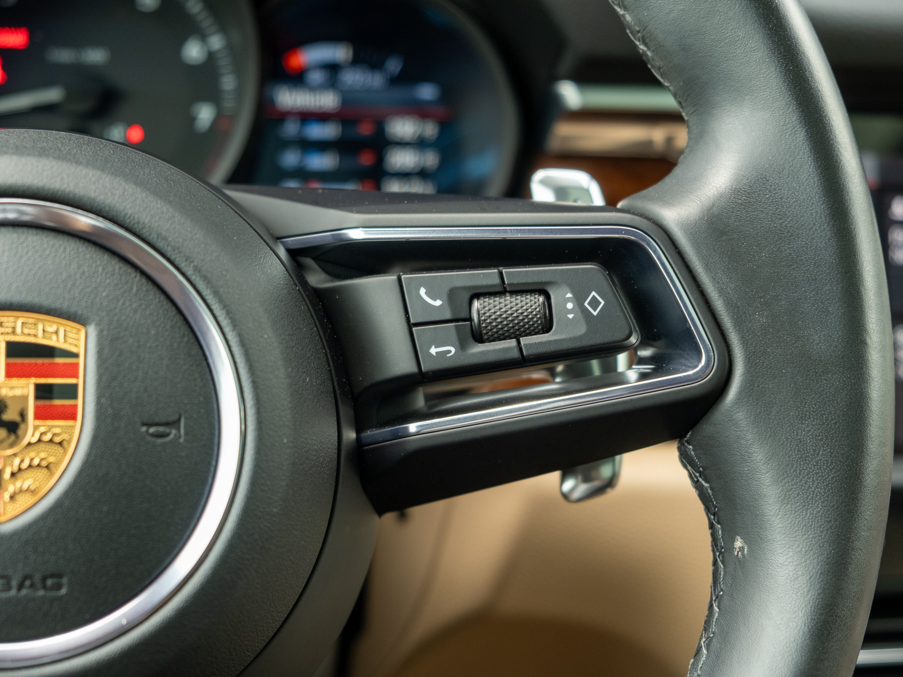 2023 Porsche Macan Base
