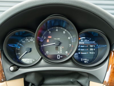 2023 Porsche Macan Base