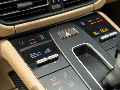 2023 Porsche Macan Base