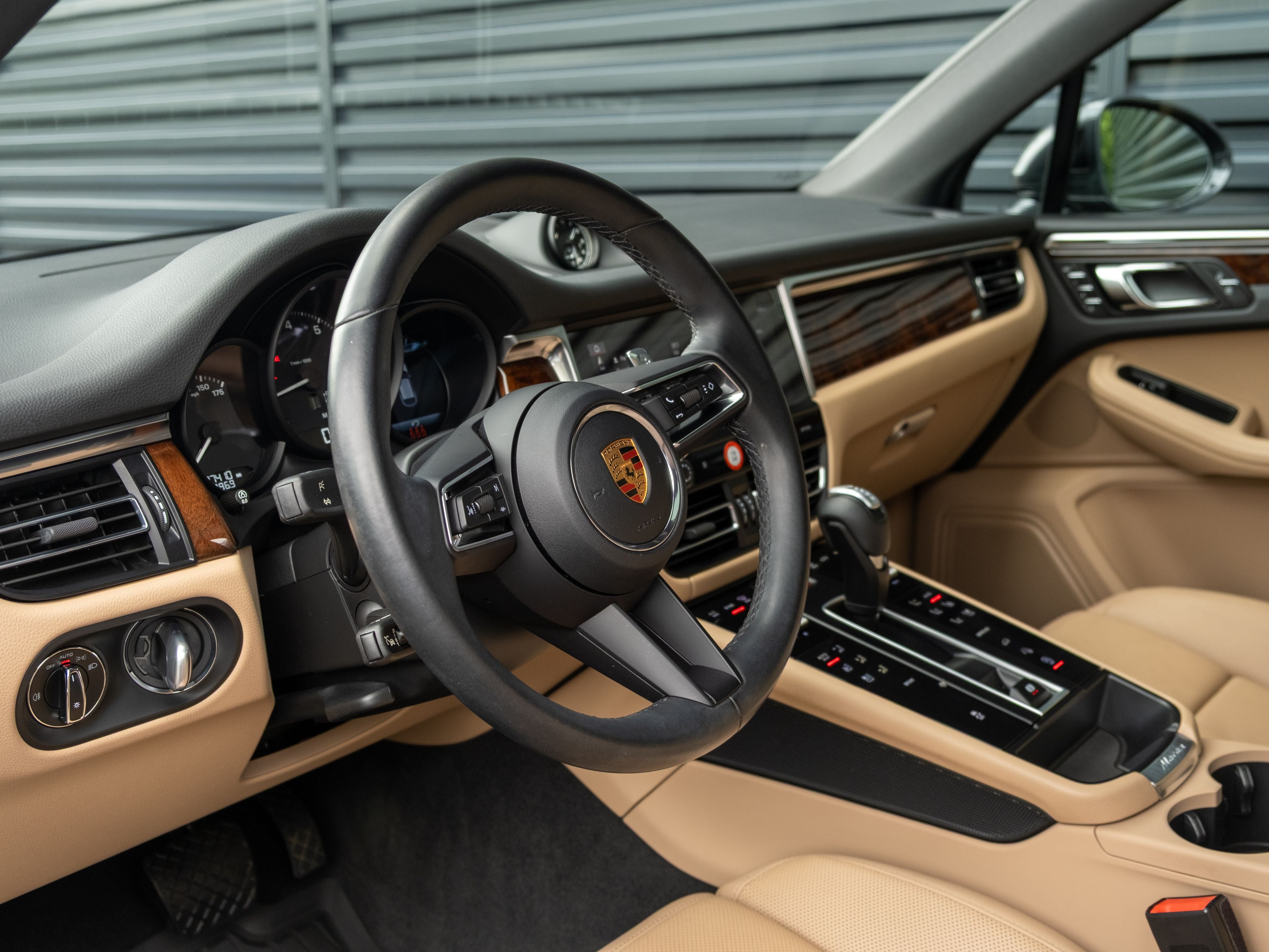 2023 Porsche Macan Base