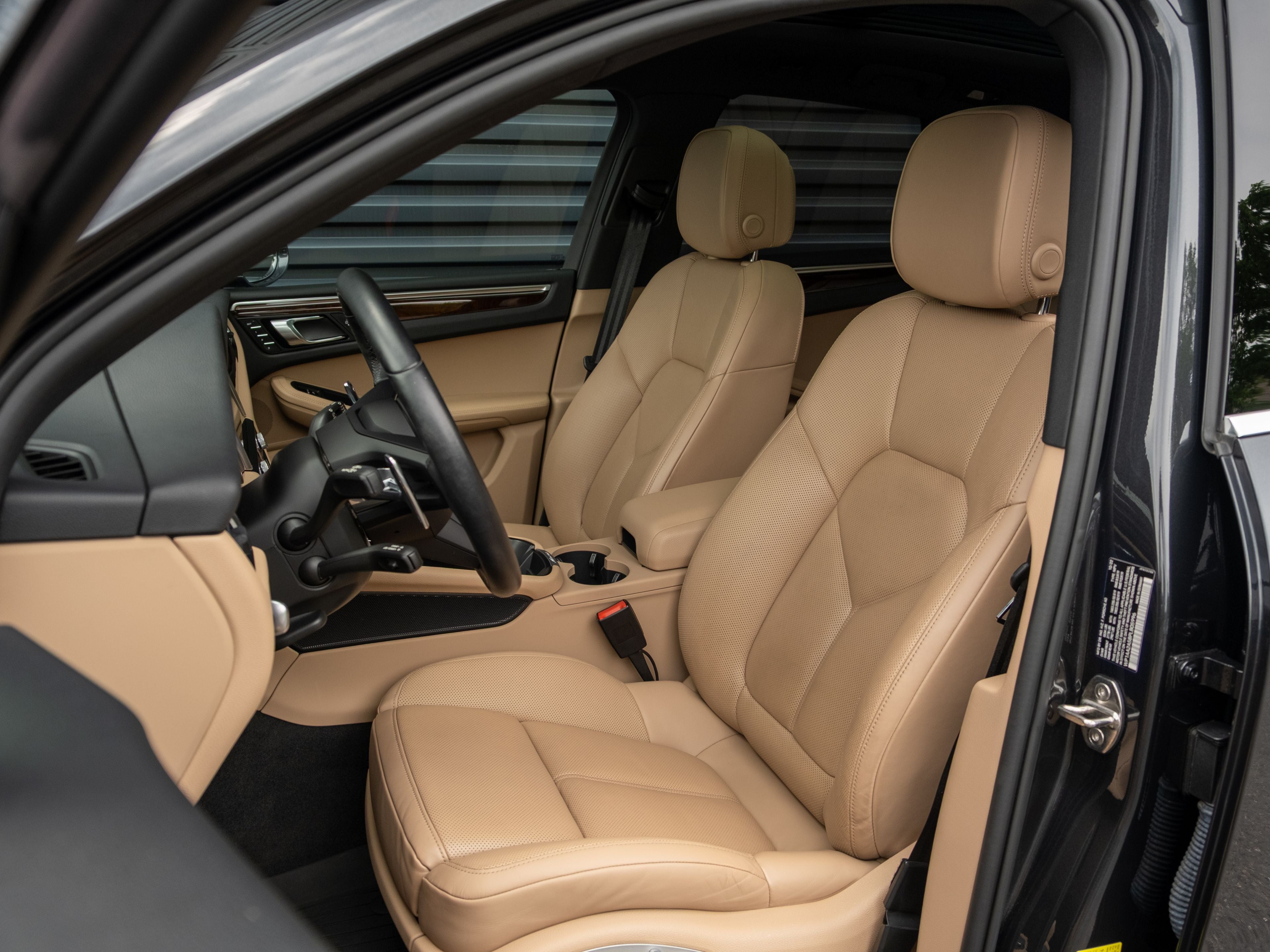 2023 Porsche Macan Base