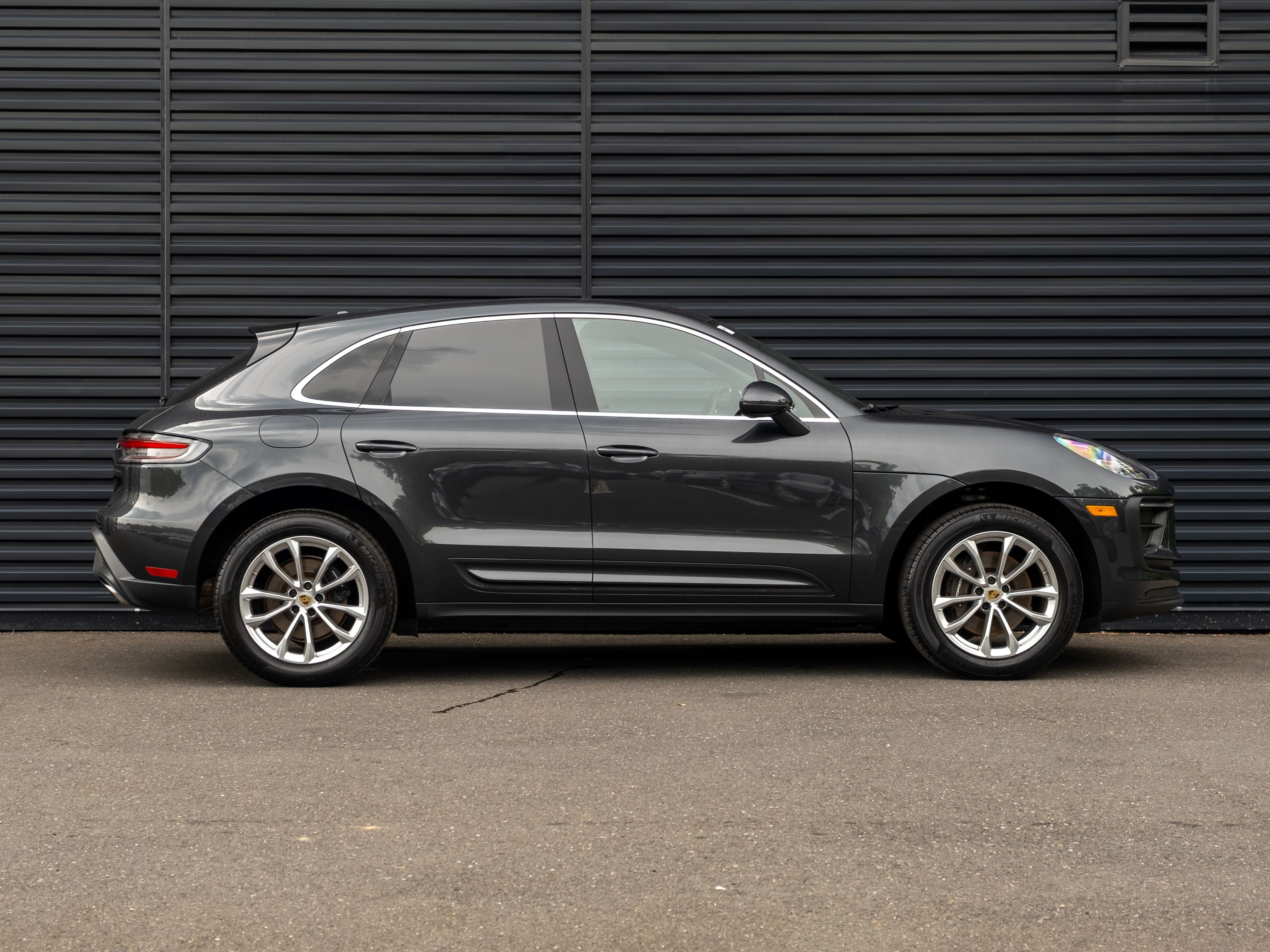 2023 Porsche Macan Base
