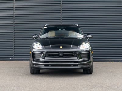 2023 Porsche Macan Base