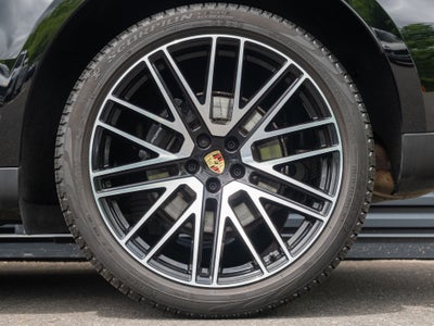 2023 Porsche Macan Base