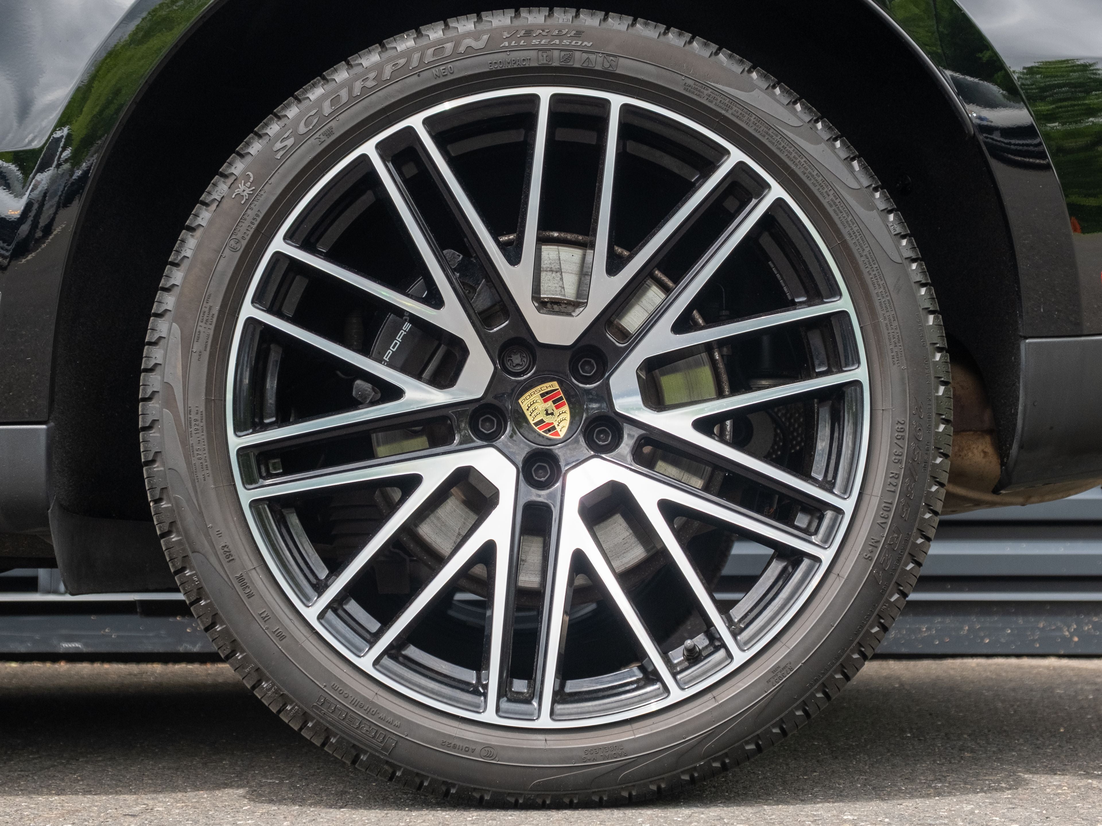 2023 Porsche Macan Base