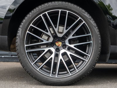 2023 Porsche Macan Base