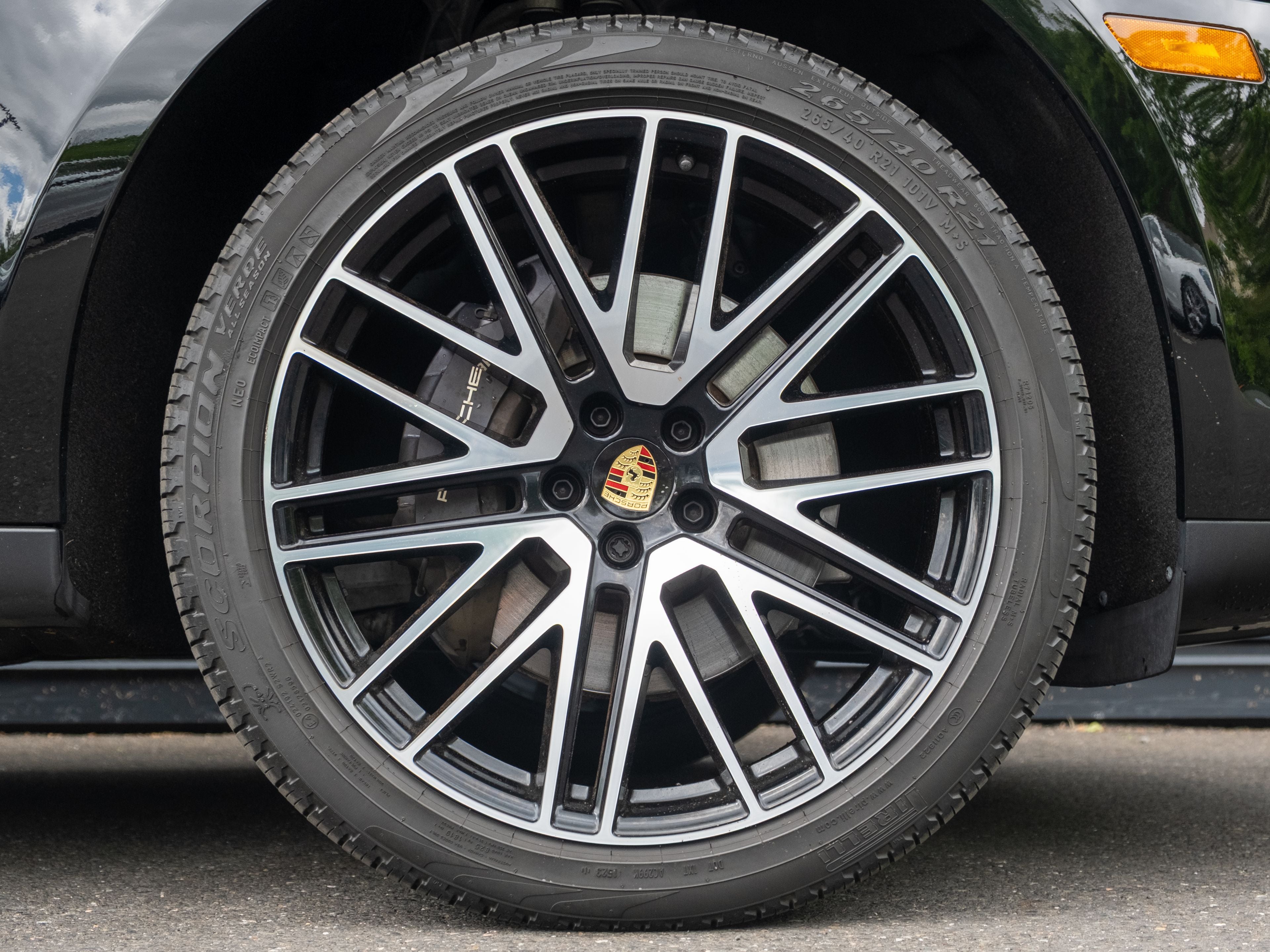 2023 Porsche Macan Base