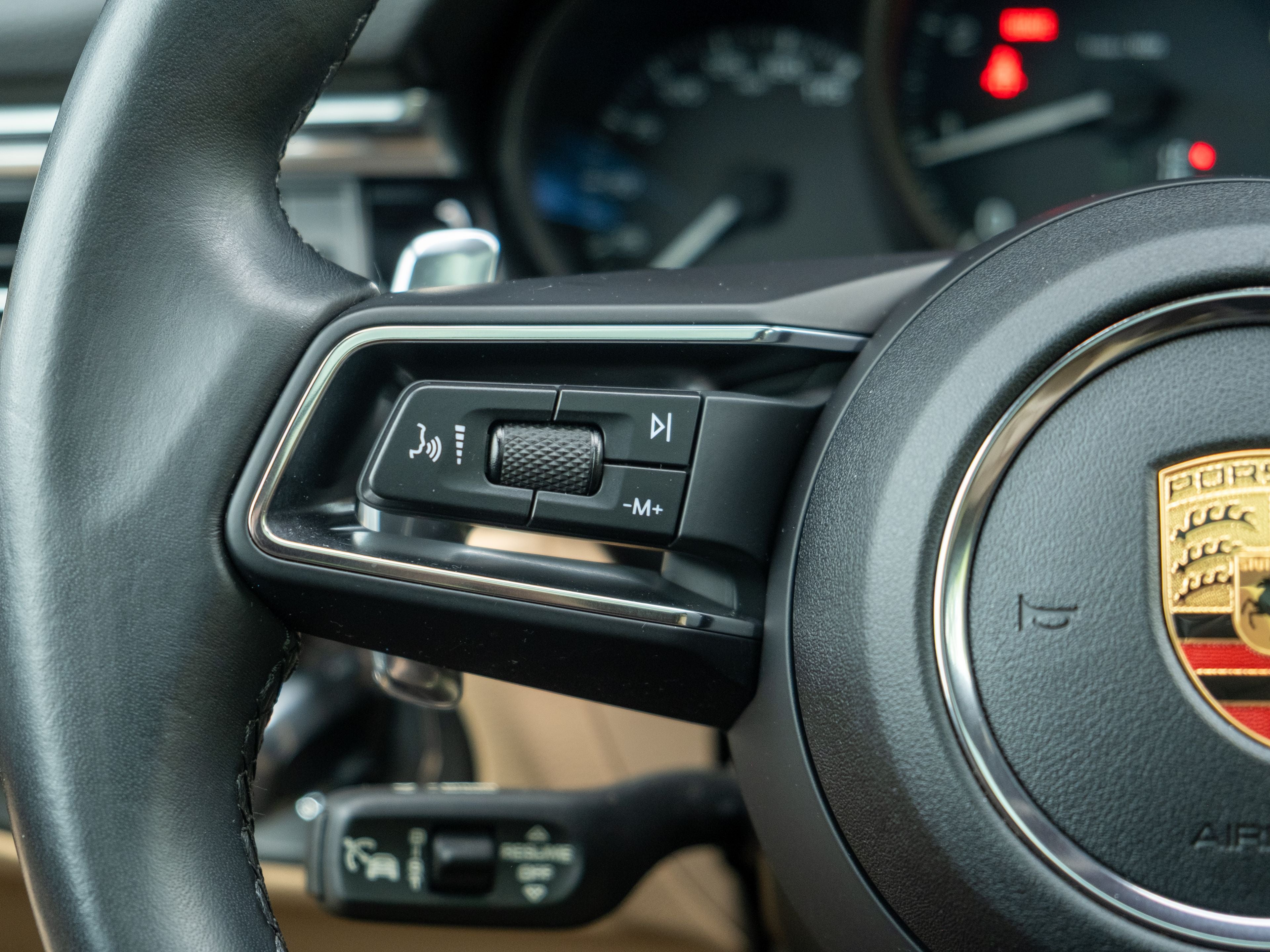 2023 Porsche Macan Base