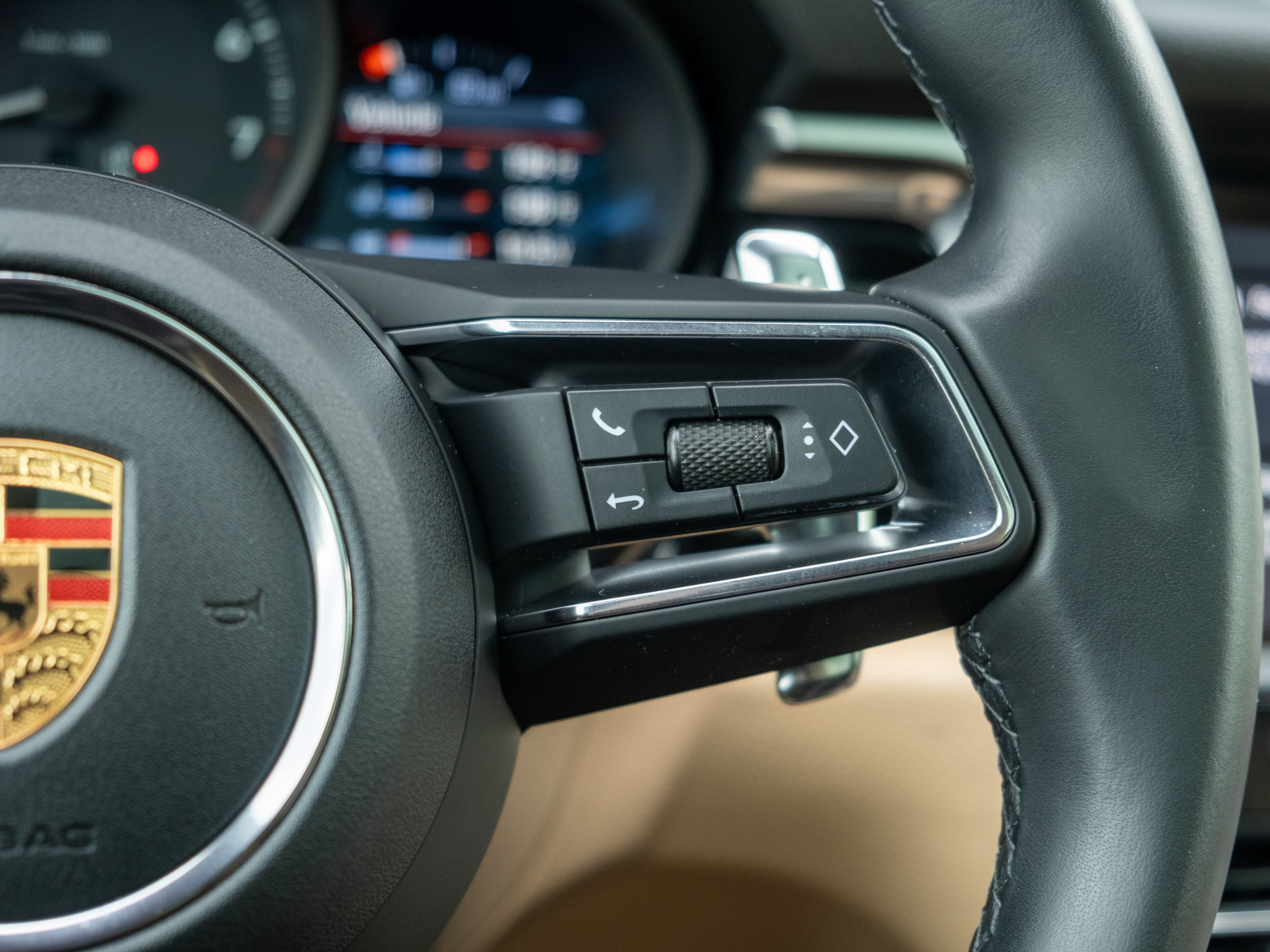 2023 Porsche Macan Base