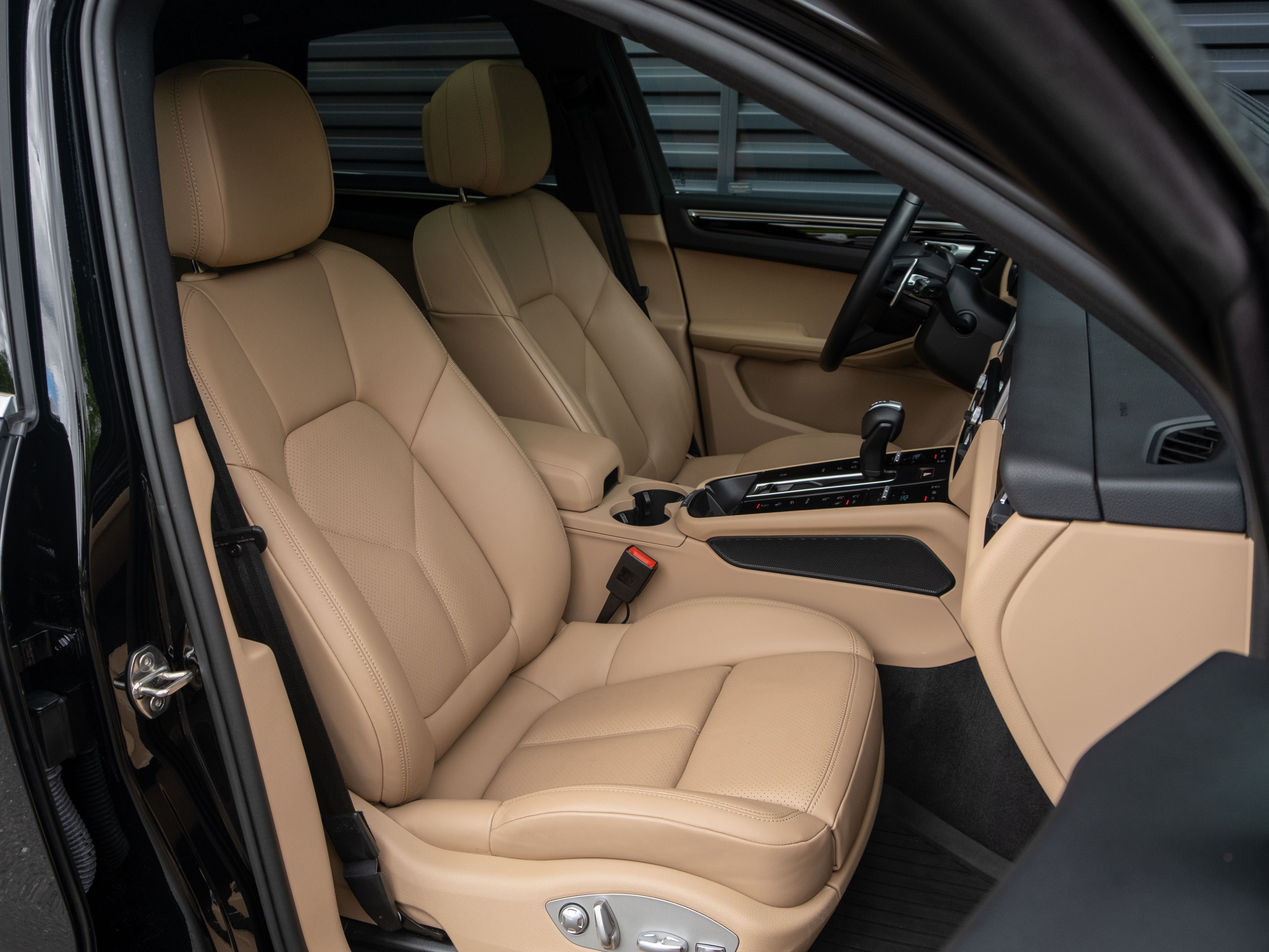2023 Porsche Macan Base