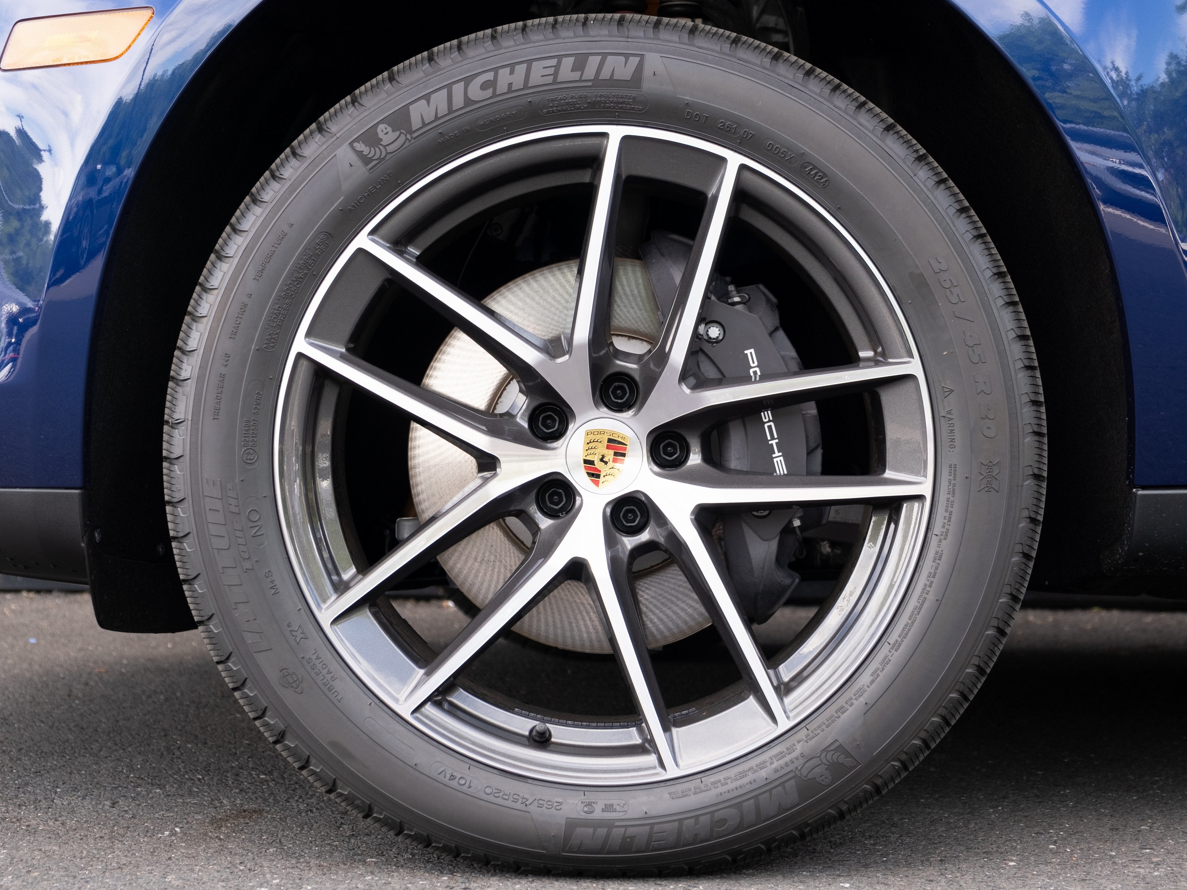 2025 Porsche Macan Base