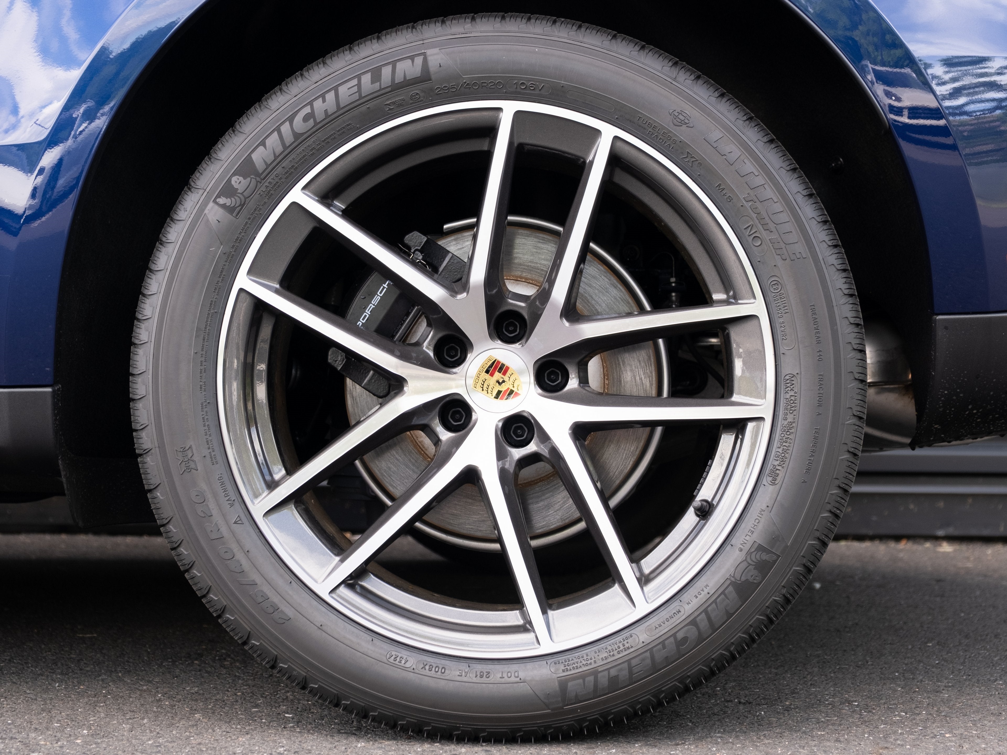 2025 Porsche Macan Base