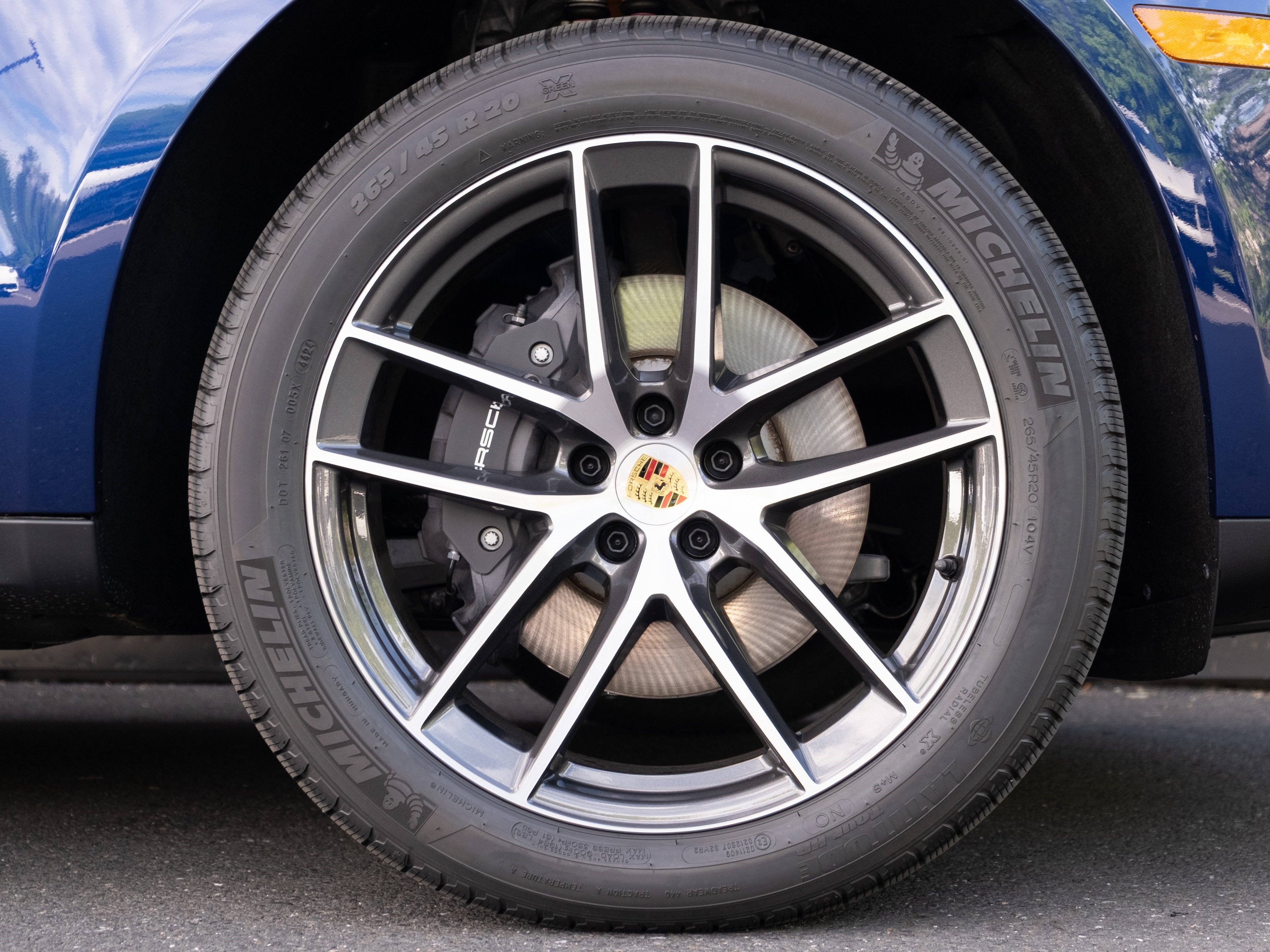 2025 Porsche Macan Base