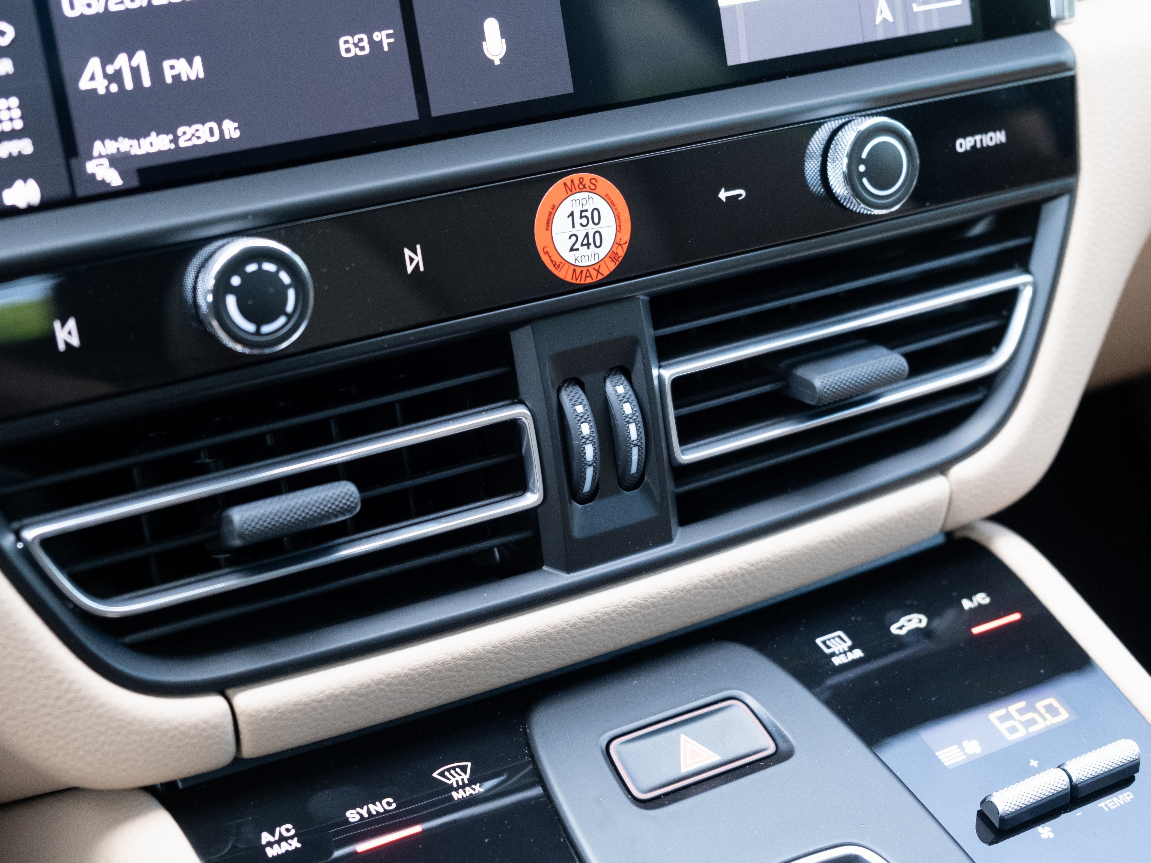 2025 Porsche Macan Base